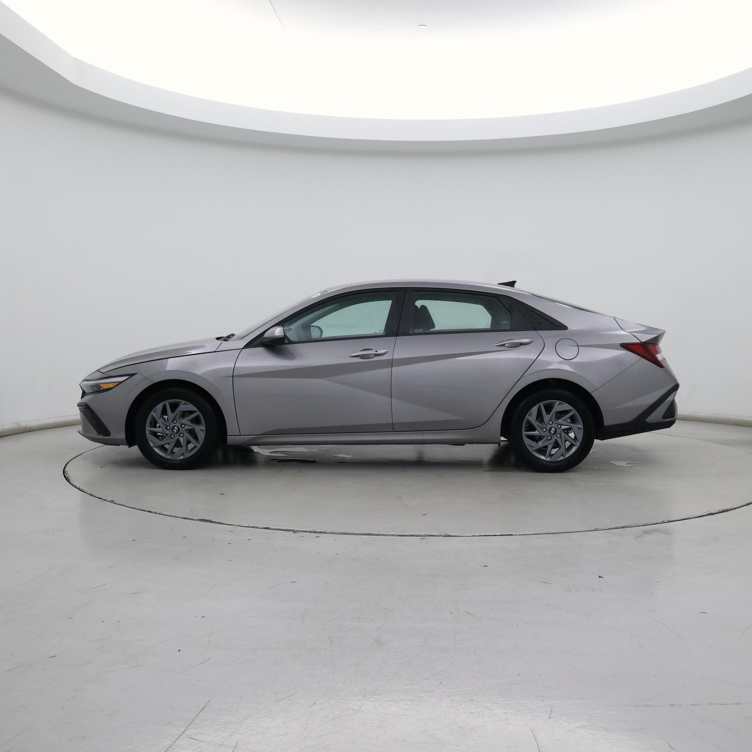 Thumbnail: 2024 Hyundai Elantra - 3