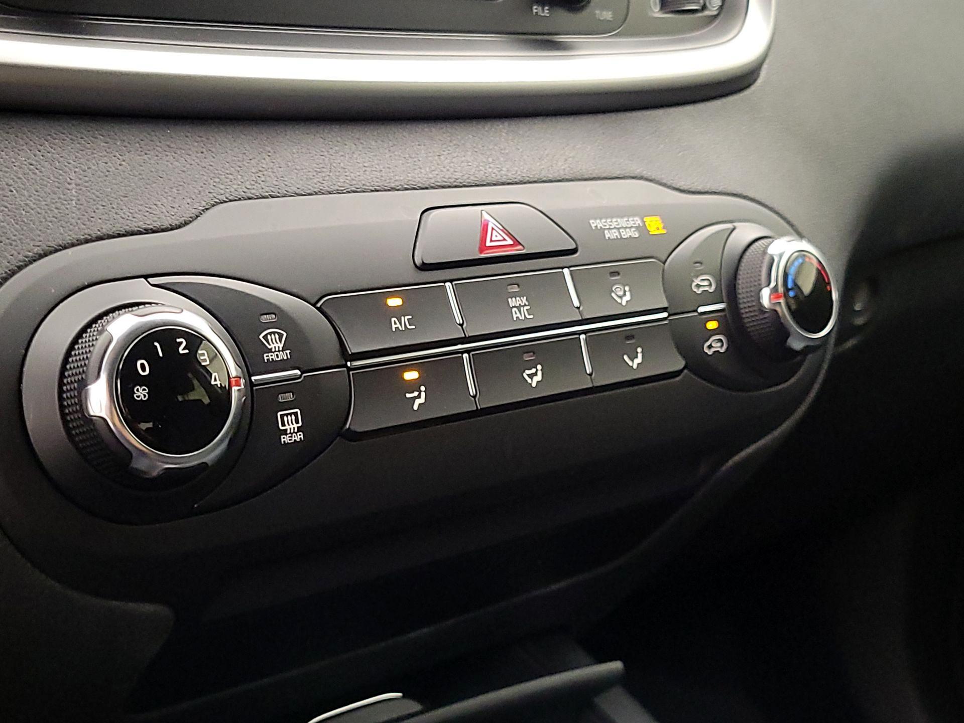 Thumbnail: 2017 Kia Sorento - 16