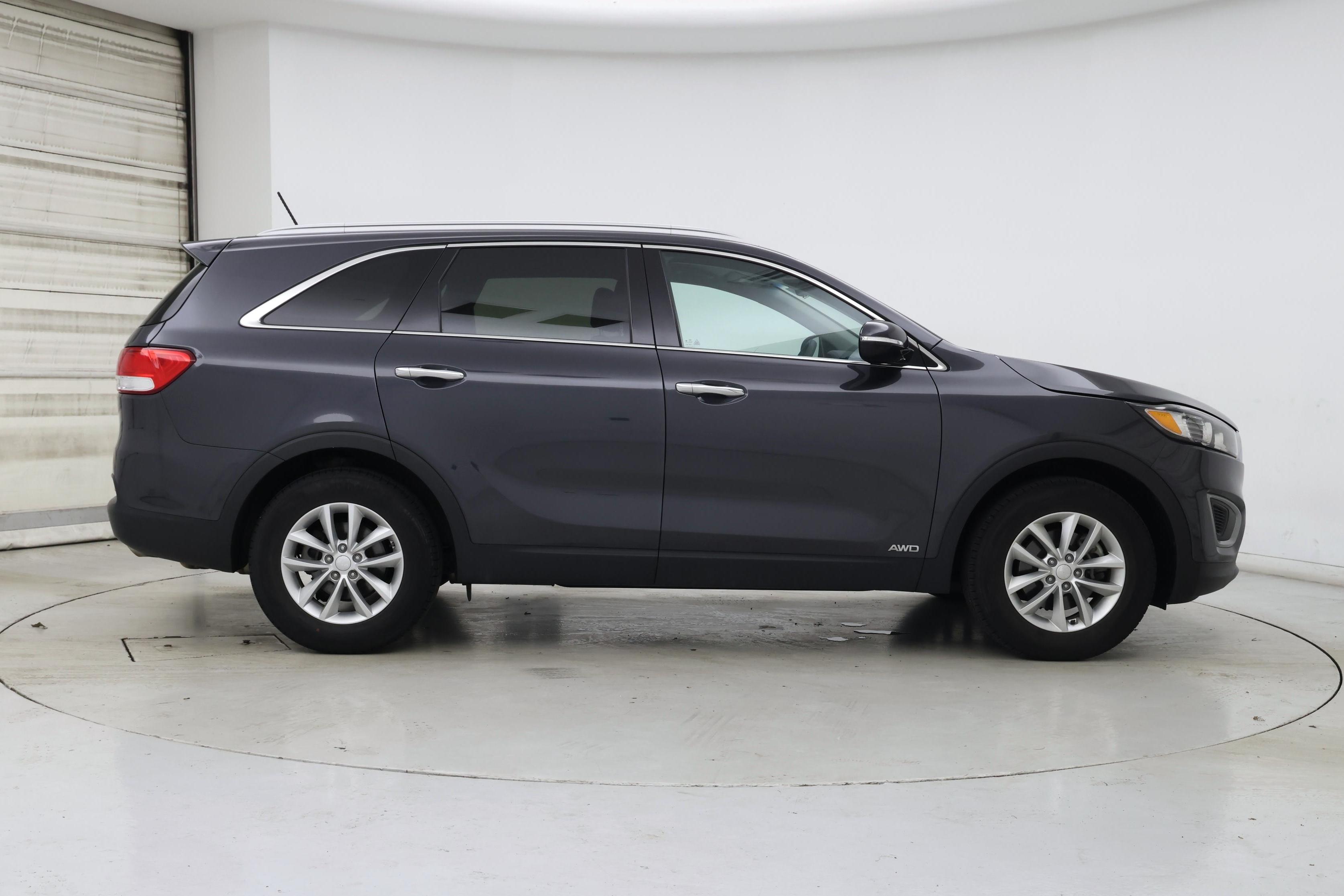 Thumbnail: 2017 Kia Sorento - 7