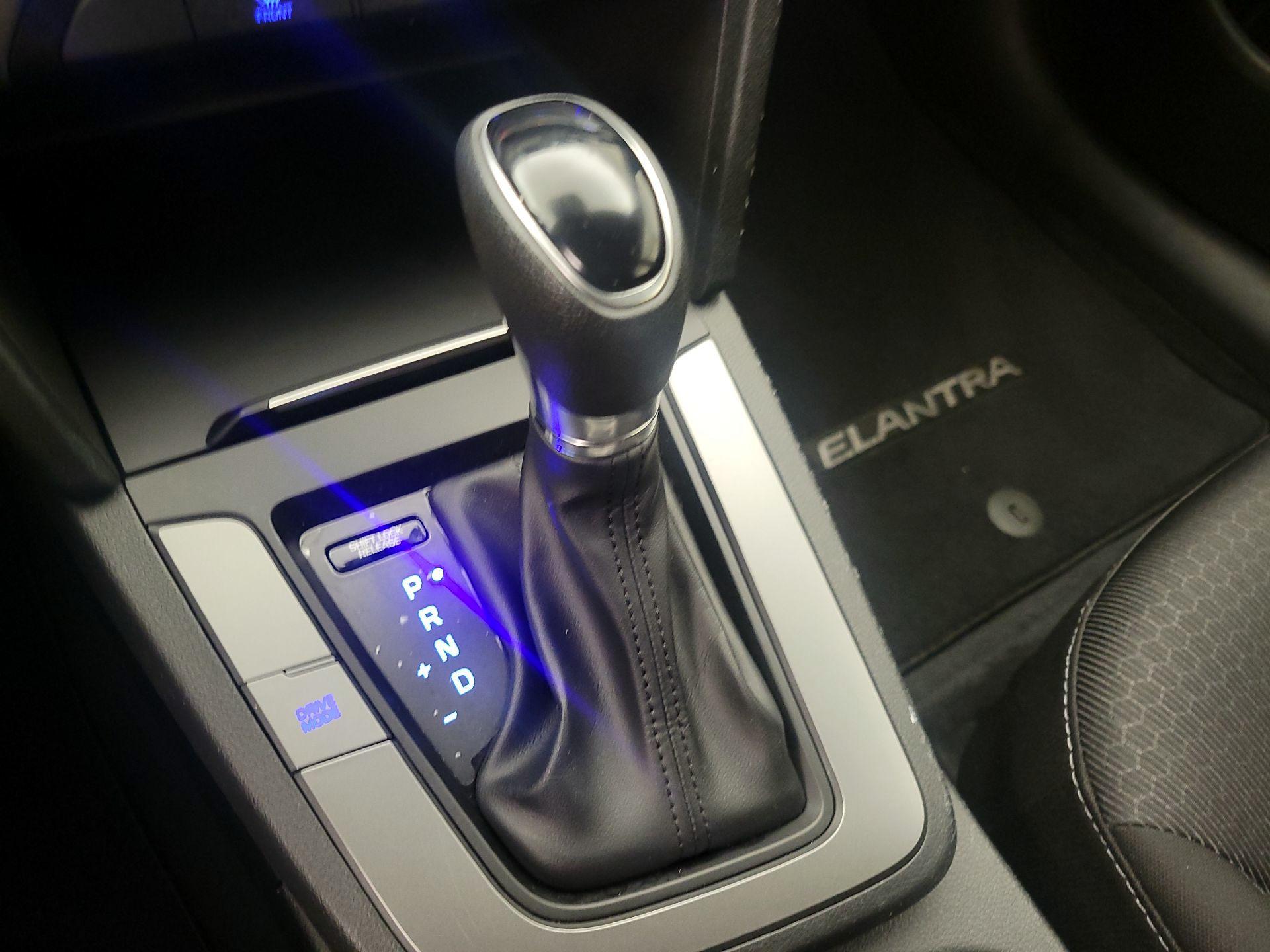 Thumbnail: 2018 Hyundai Elantra - 17