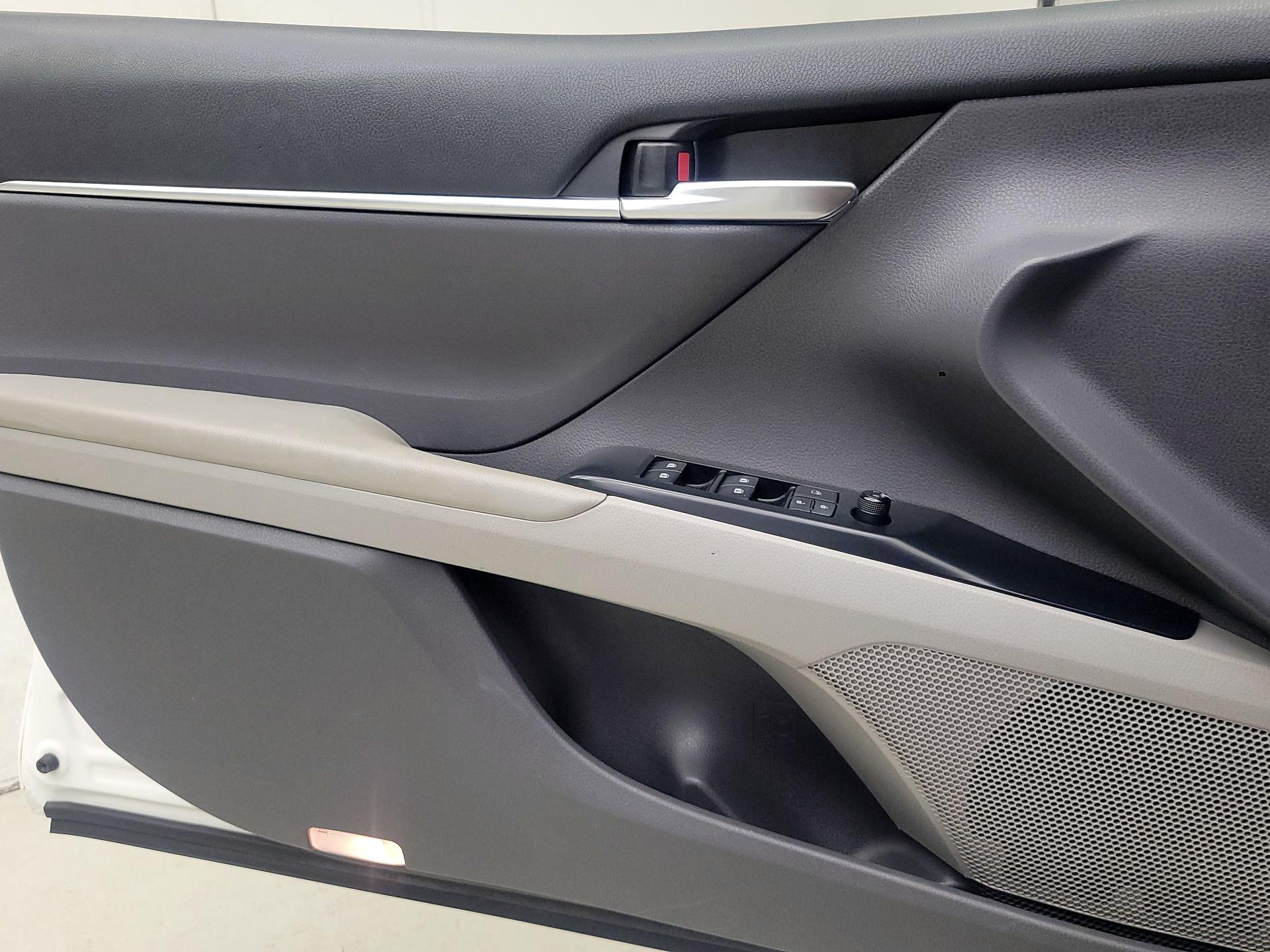Thumbnail: 2019 Toyota Camry - 12