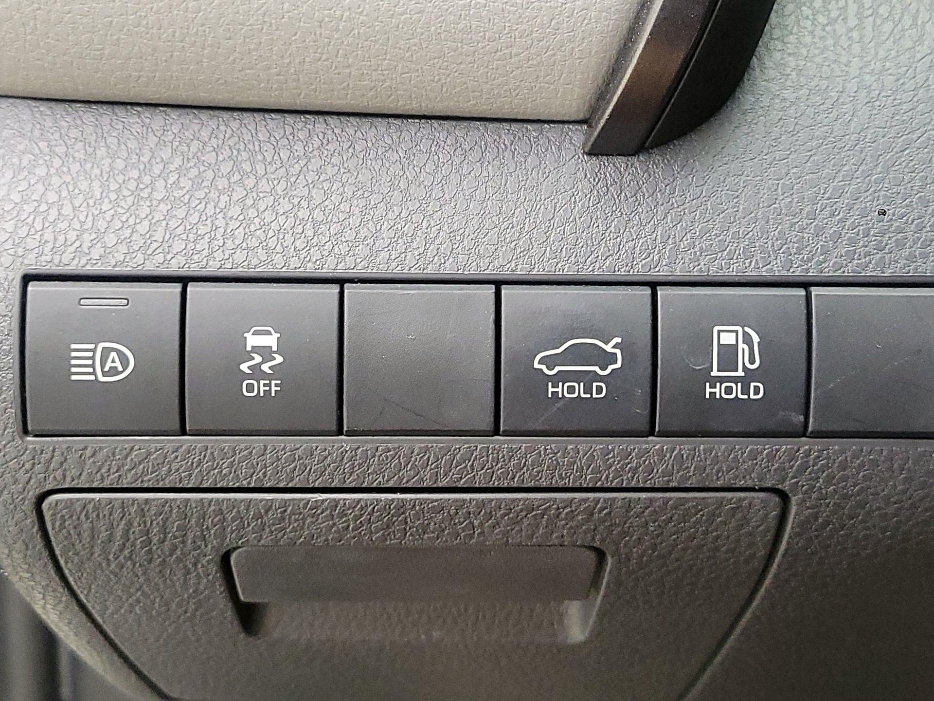Thumbnail: 2019 Toyota Camry - 13