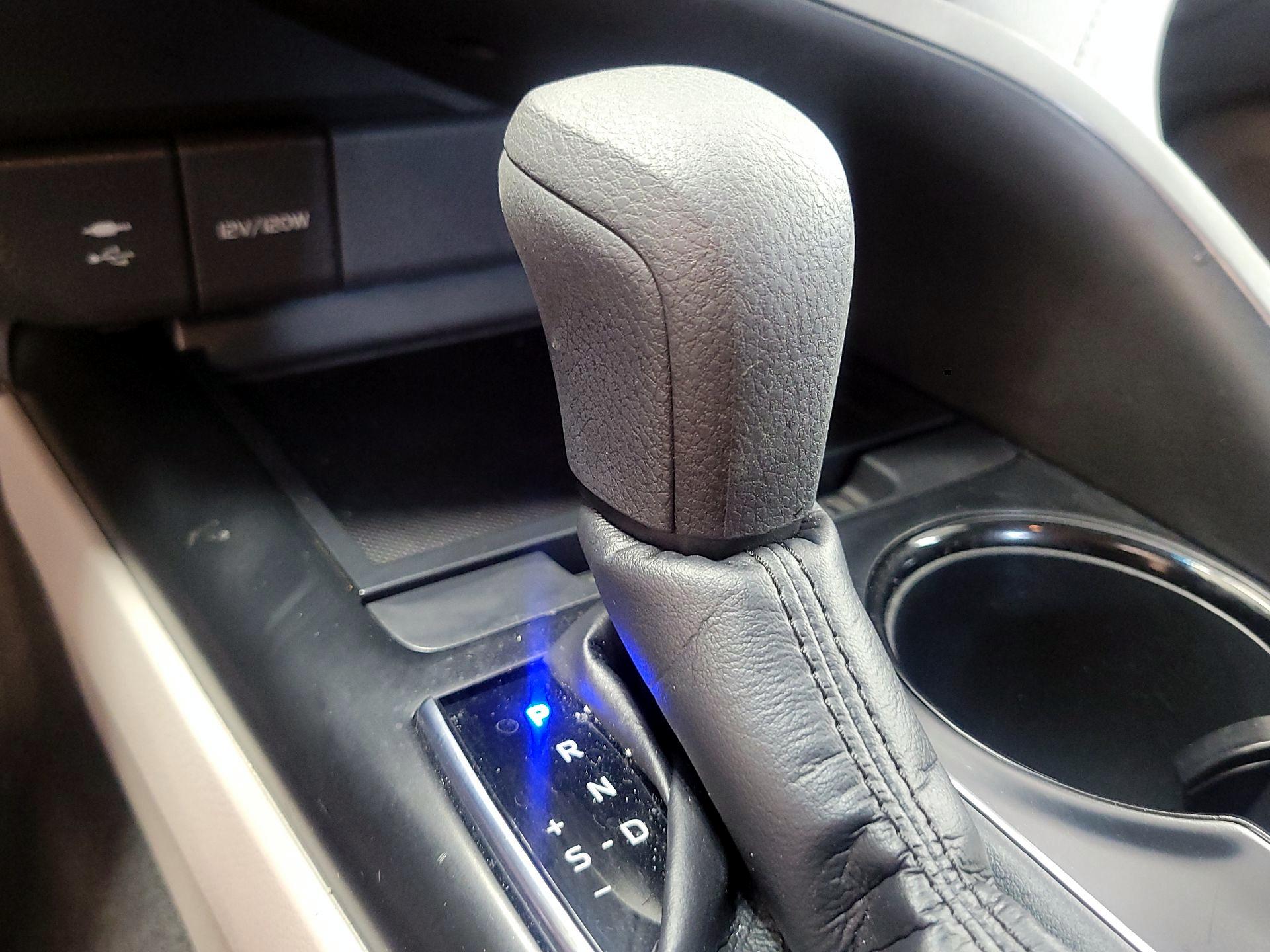 Thumbnail: 2019 Toyota Camry - 17