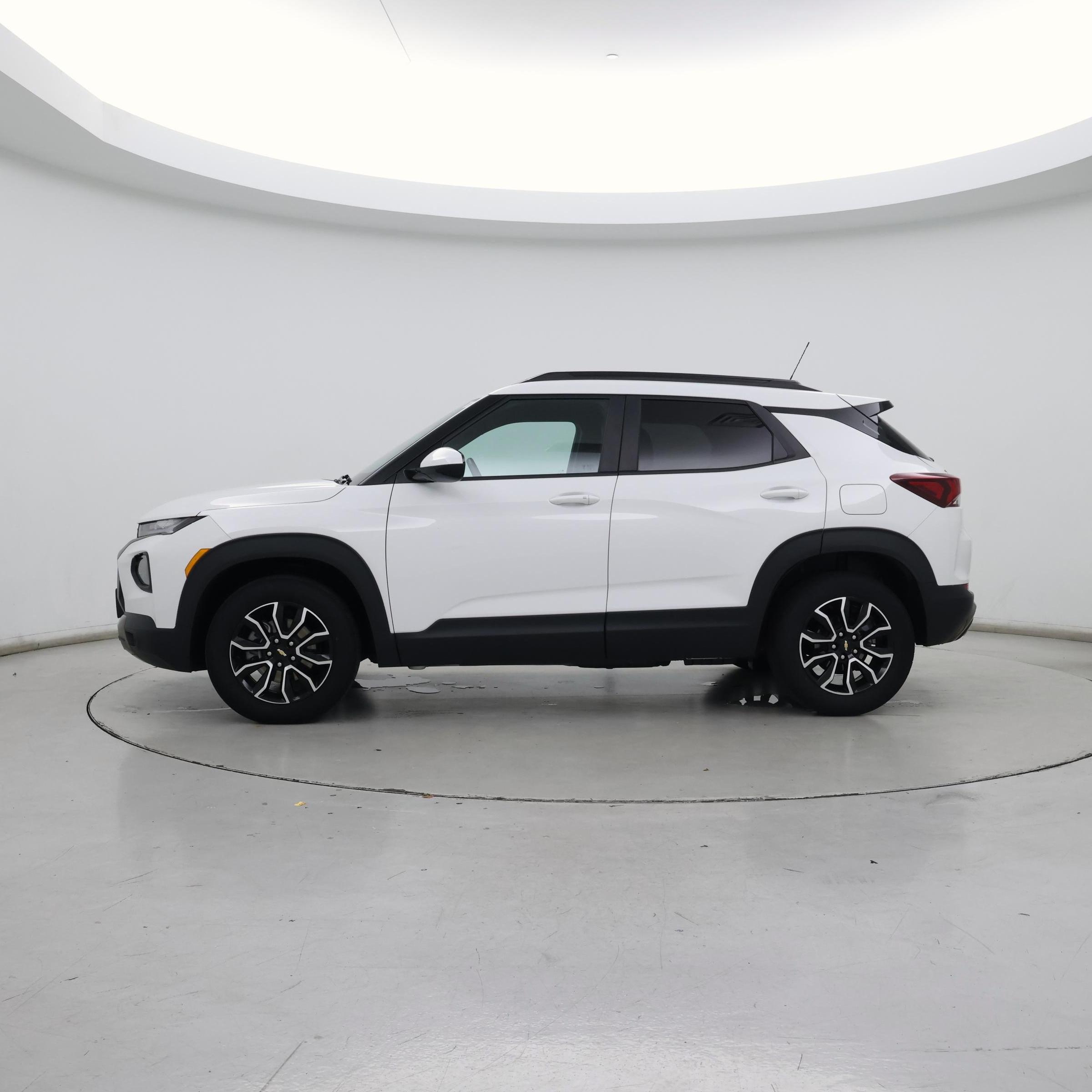 Thumbnail: 2023 Chevrolet TrailBlazer - 3