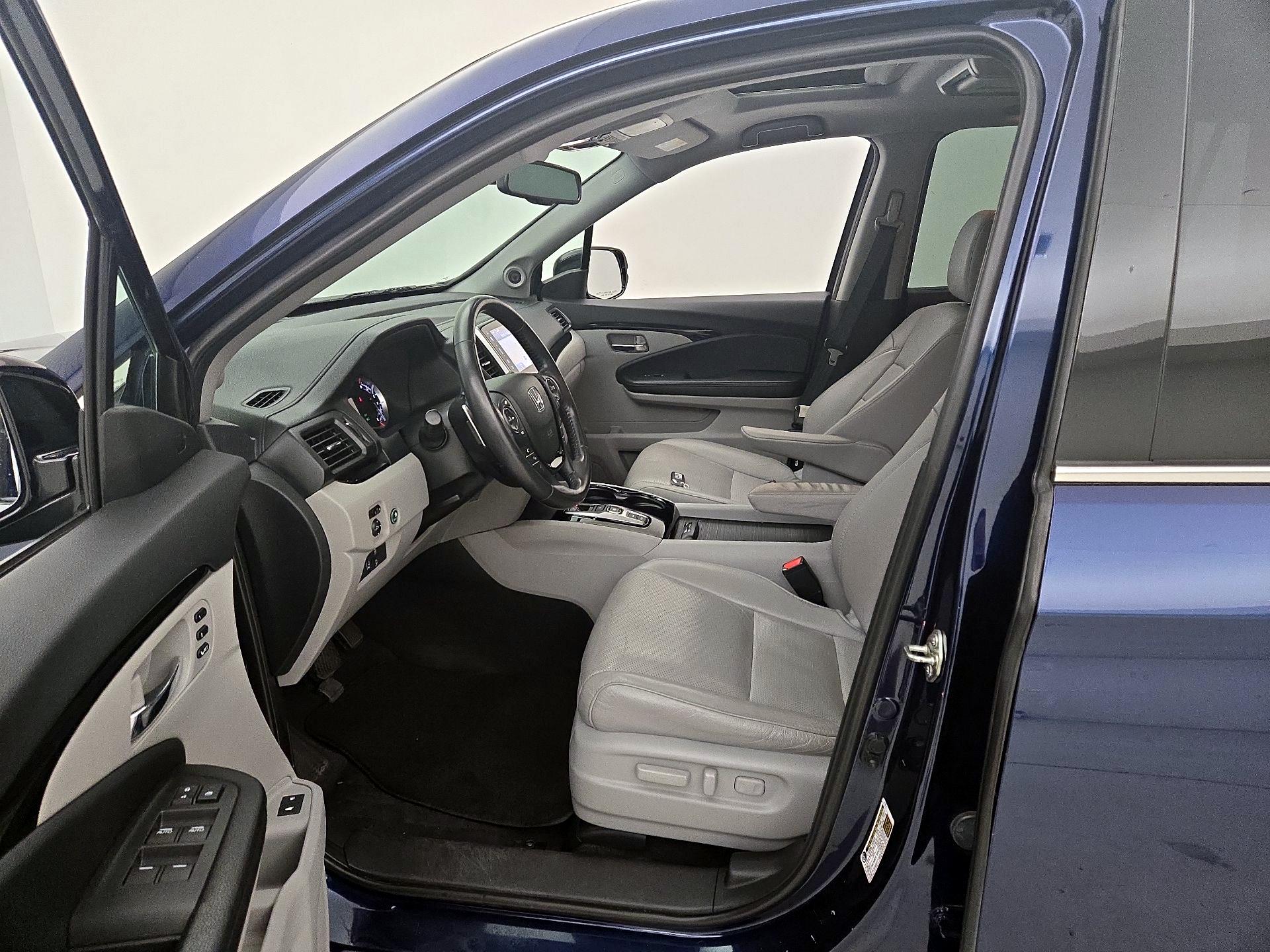 Thumbnail: 2017 Honda Pilot - 11