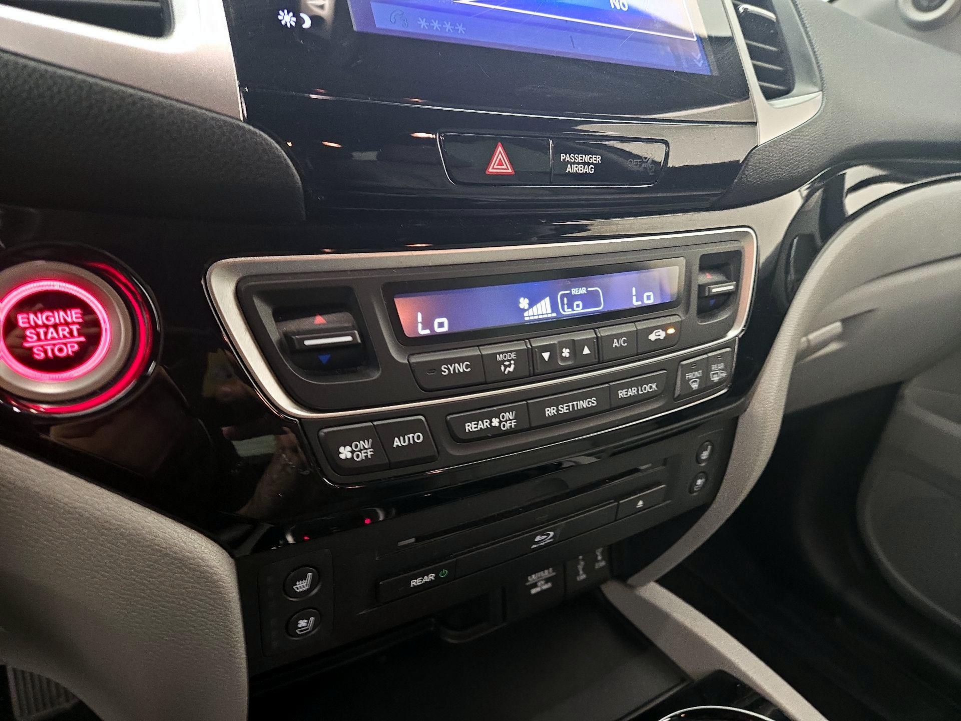 Thumbnail: 2017 Honda Pilot - 17
