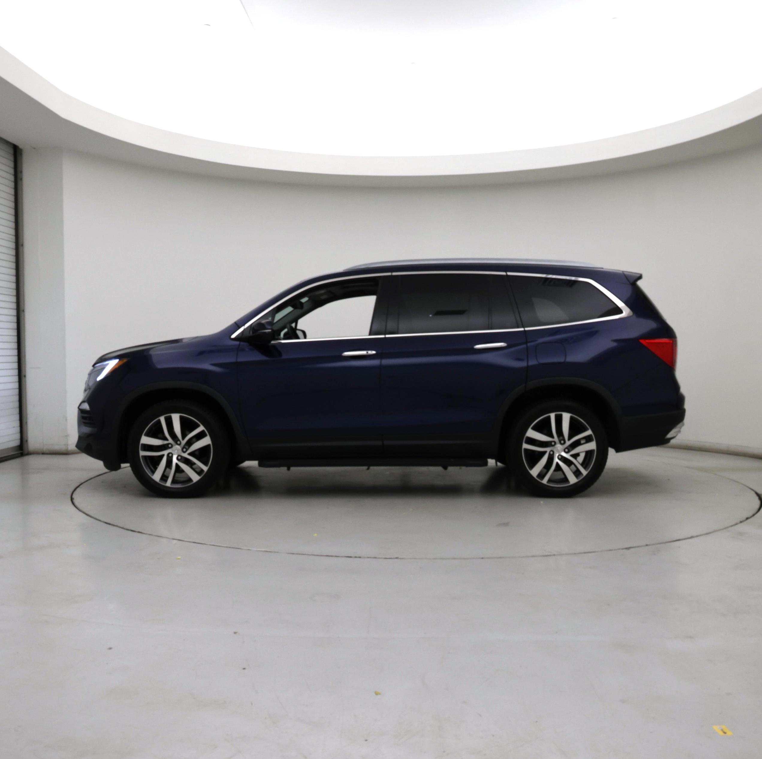 Thumbnail: 2017 Honda Pilot - 3