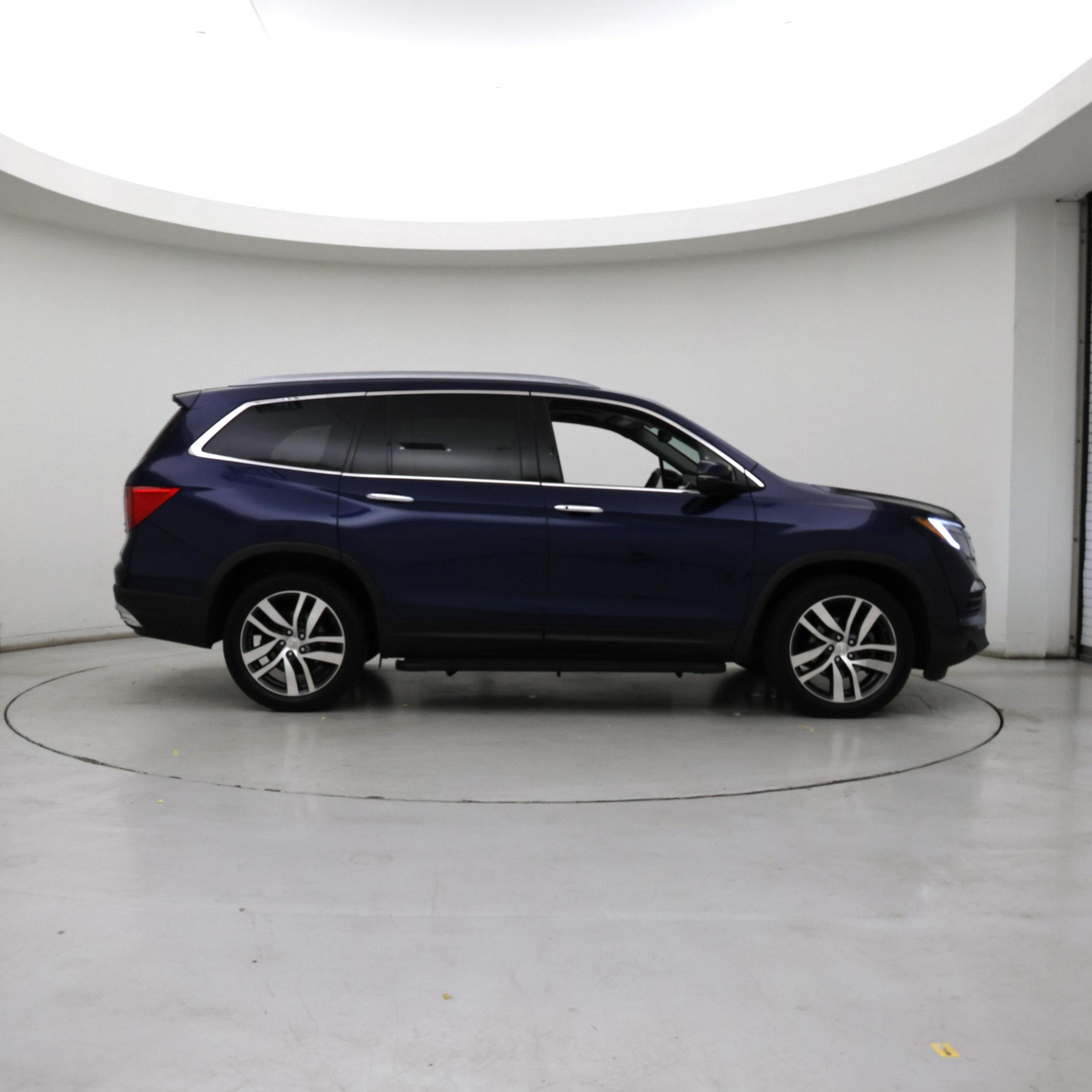Thumbnail: 2017 Honda Pilot - 7