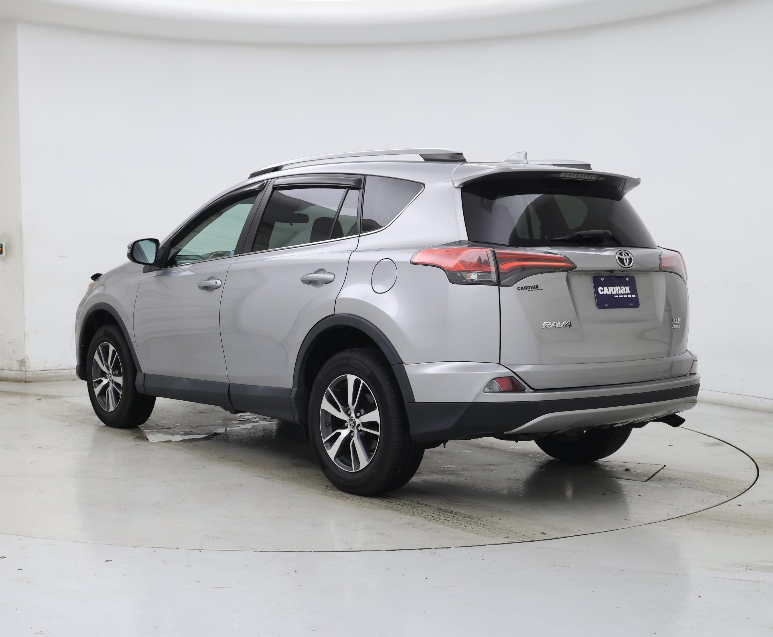 Thumbnail: 2018 Toyota RAV4 - 2