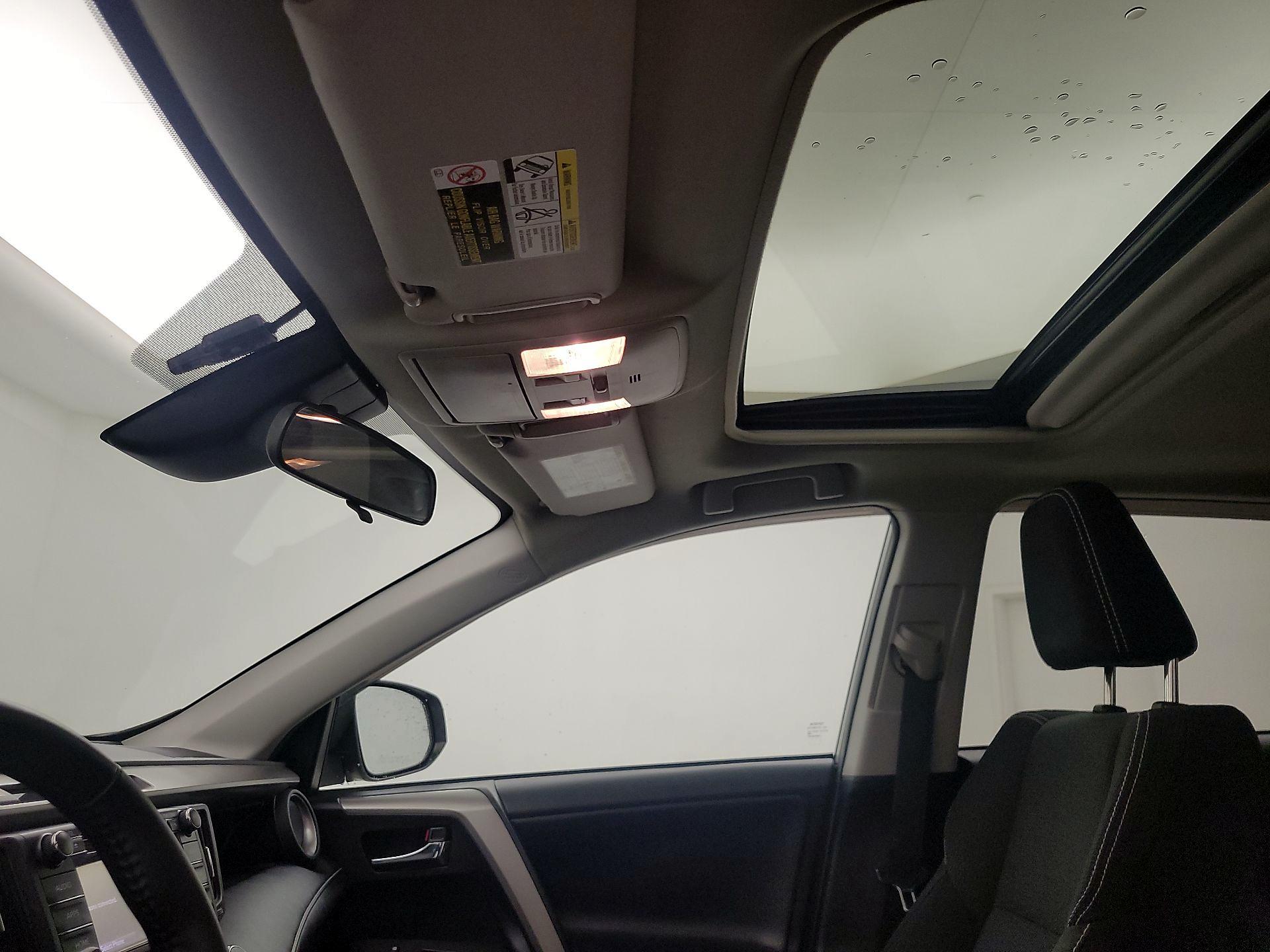 Thumbnail: 2018 Toyota RAV4 - 19