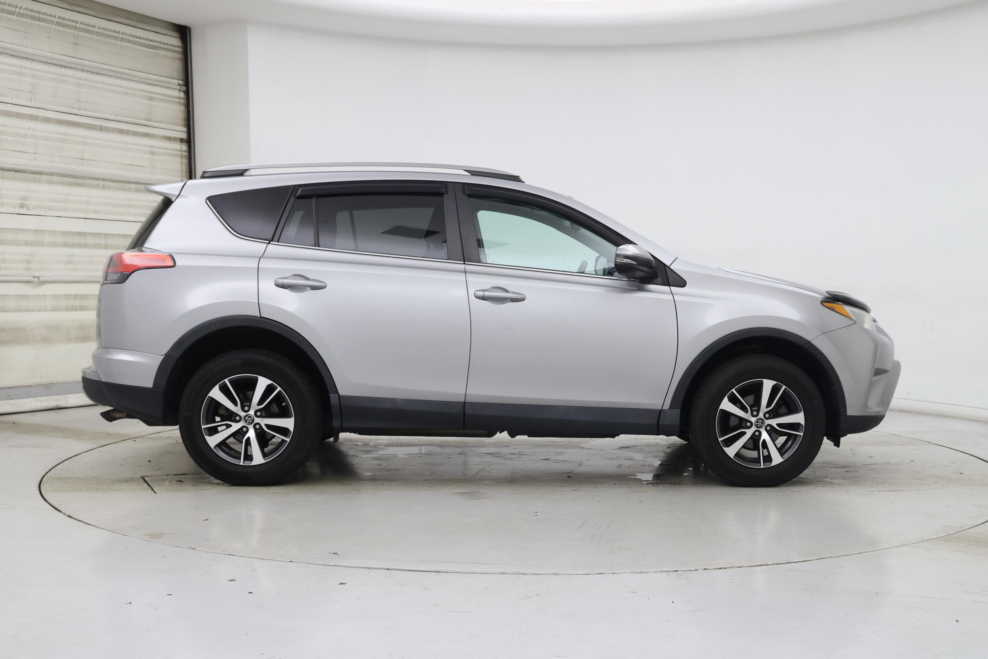Thumbnail: 2018 Toyota RAV4 - 7