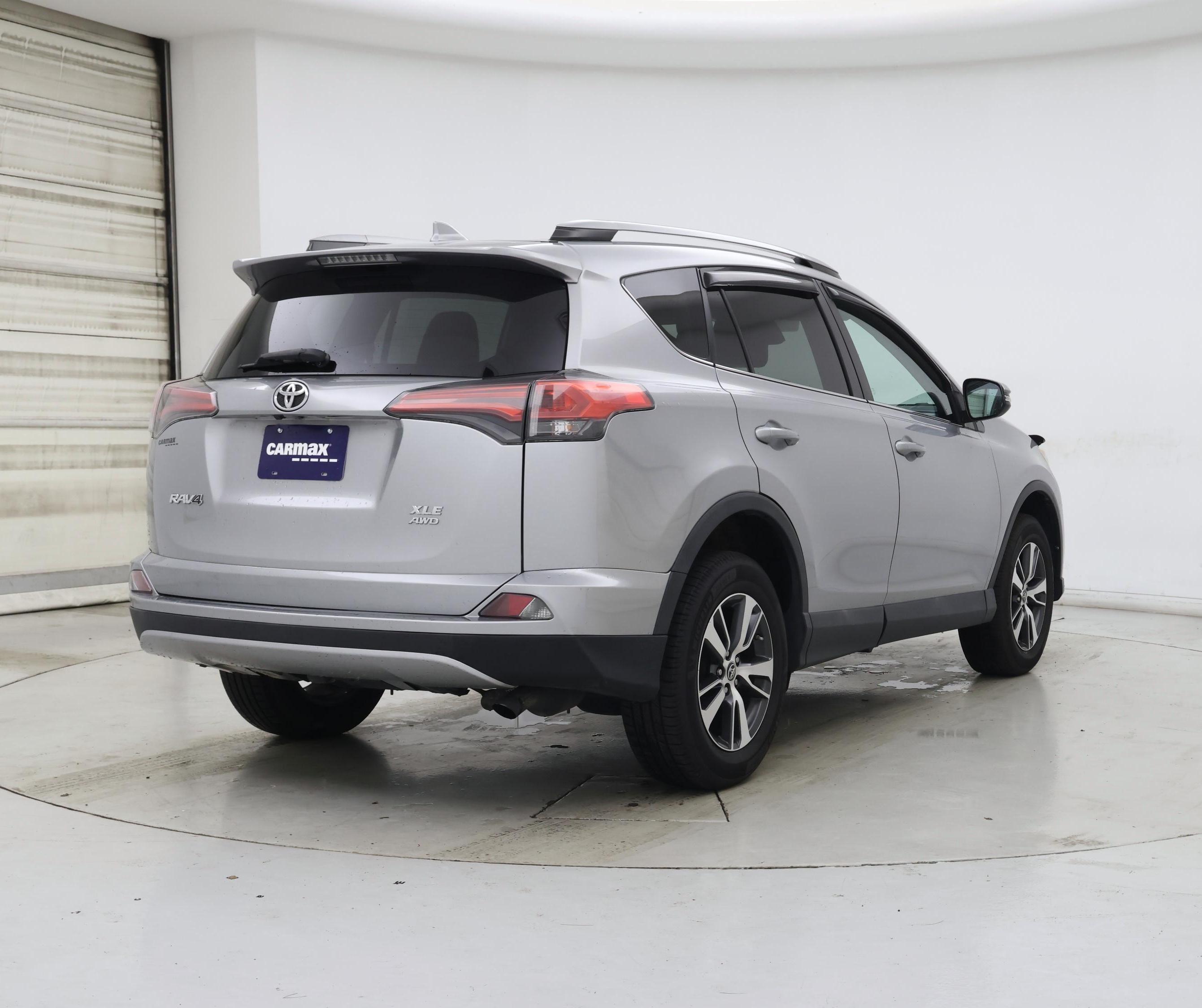 Thumbnail: 2018 Toyota RAV4 - 8