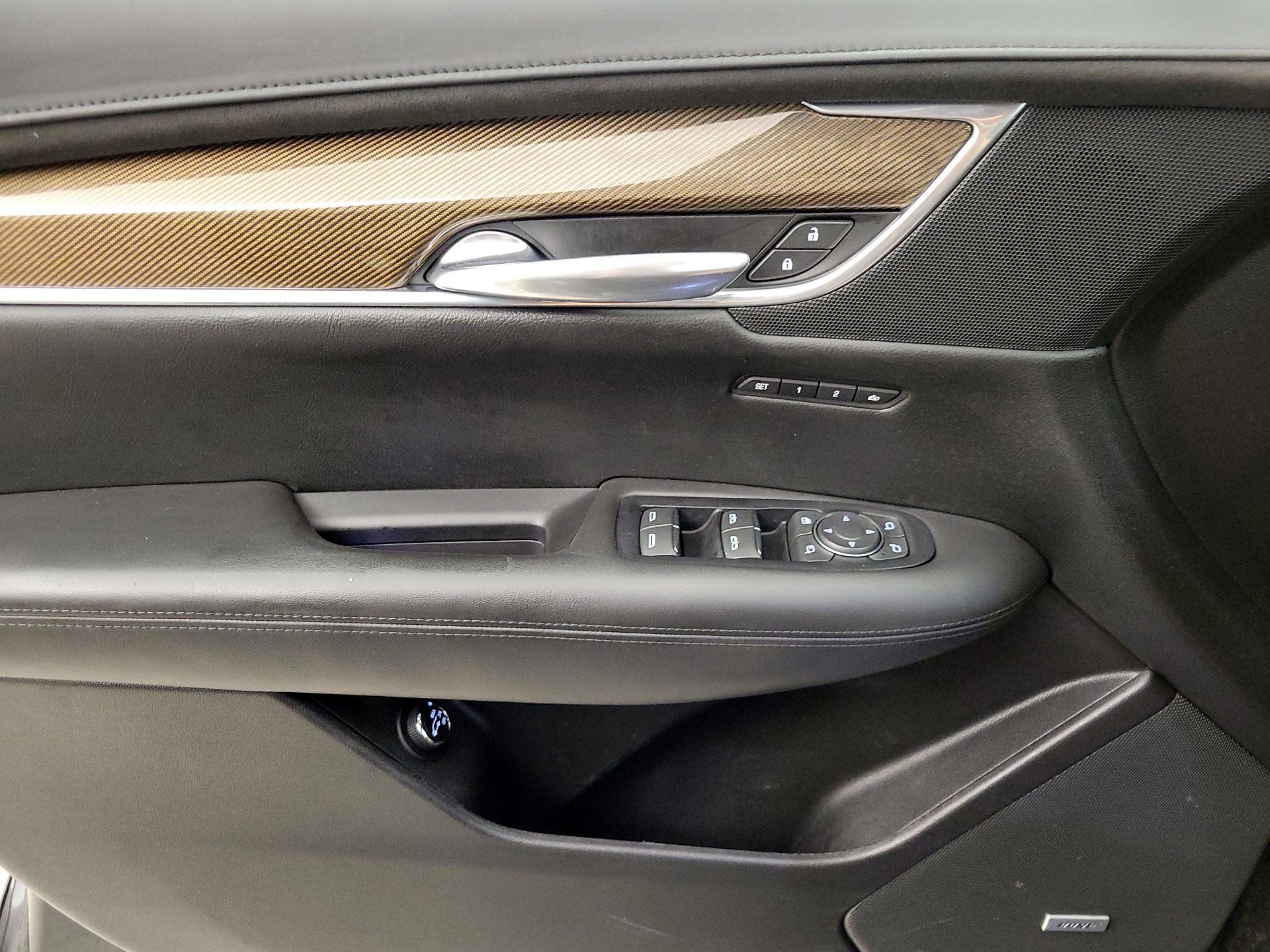 Thumbnail: 2017 Cadillac XT5 - 12