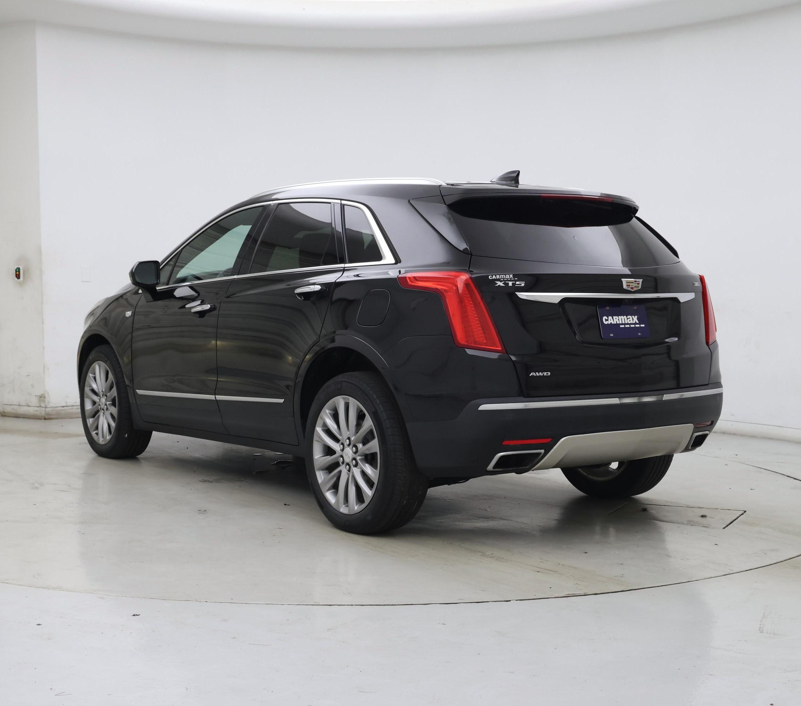 Thumbnail: 2017 Cadillac XT5 - 2