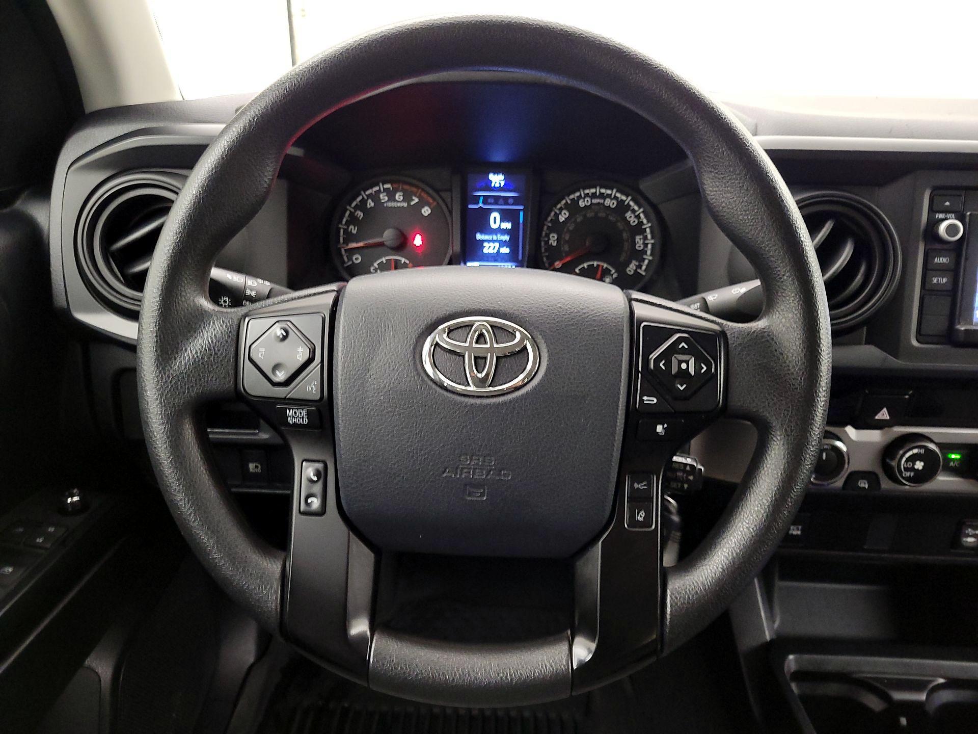 Thumbnail: 2018 Toyota Tacoma - 10