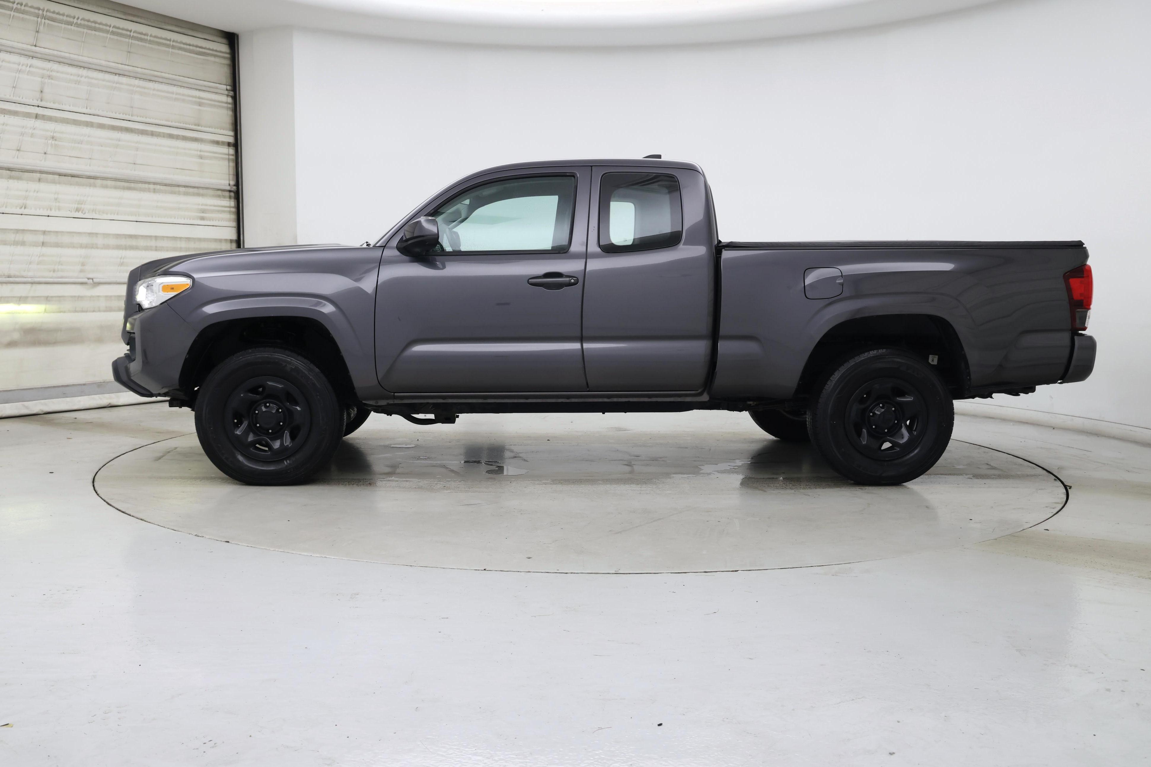 Thumbnail: 2018 Toyota Tacoma - 3