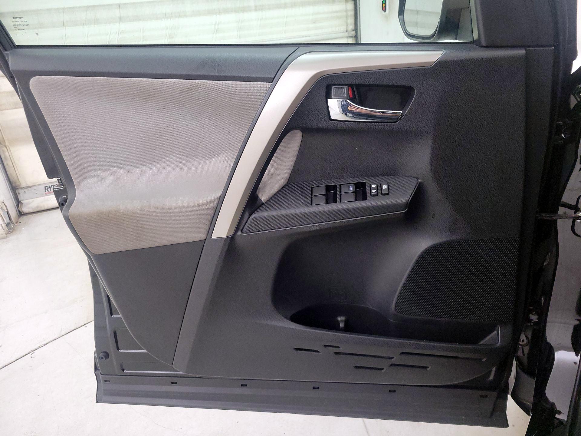 Thumbnail: 2015 Toyota RAV4 - 12