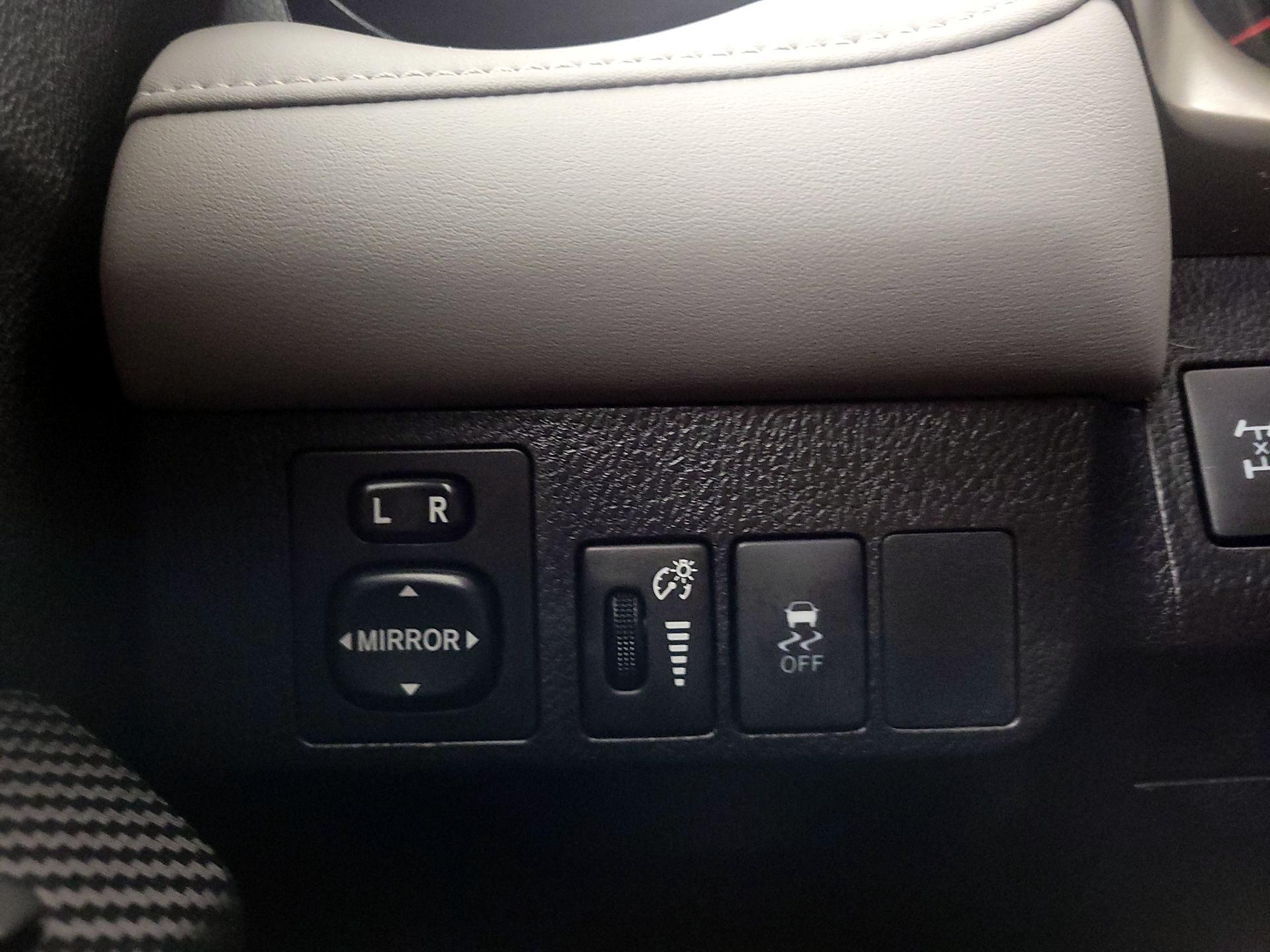 Thumbnail: 2015 Toyota RAV4 - 13