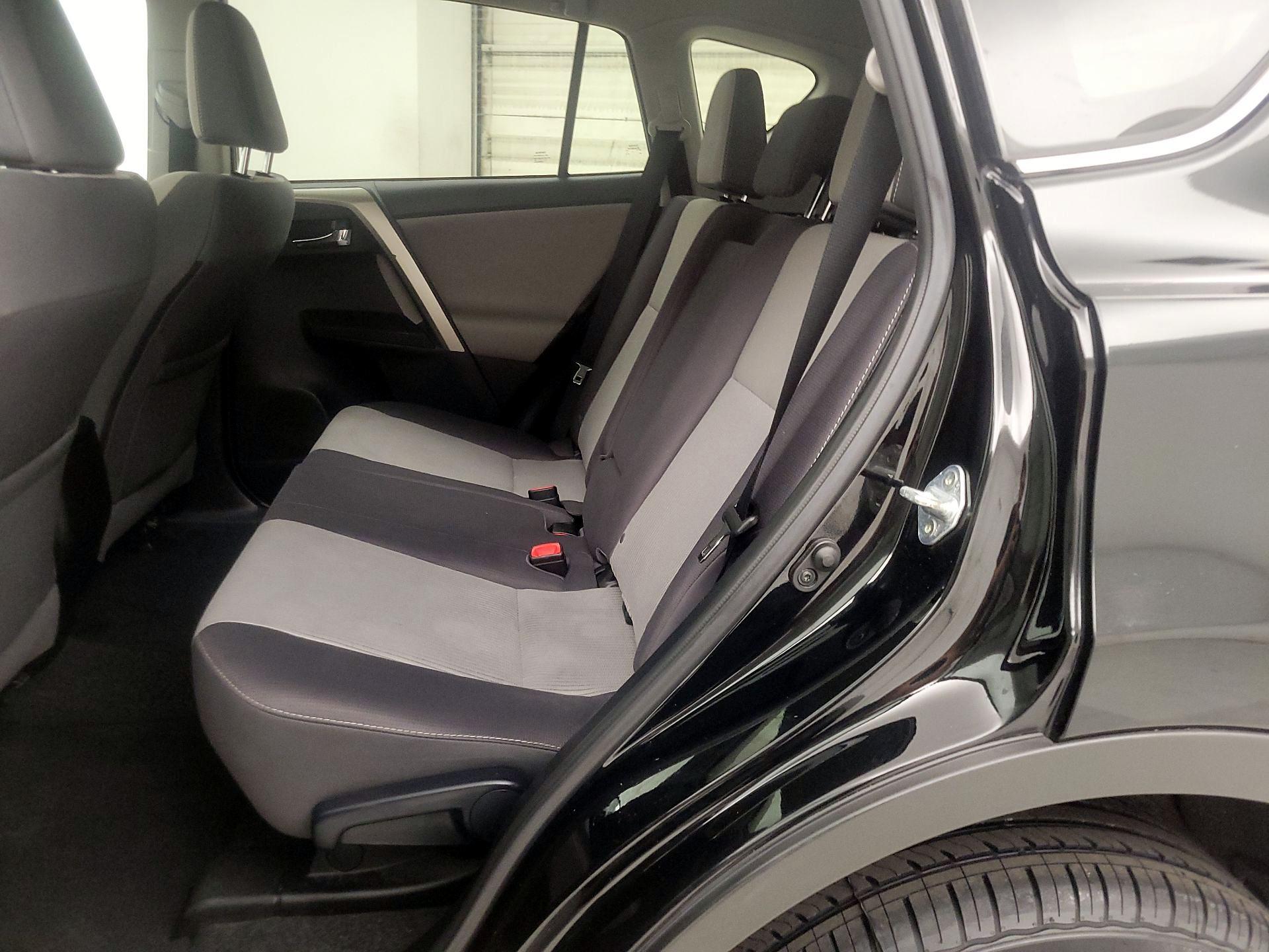 Thumbnail: 2015 Toyota RAV4 - 20