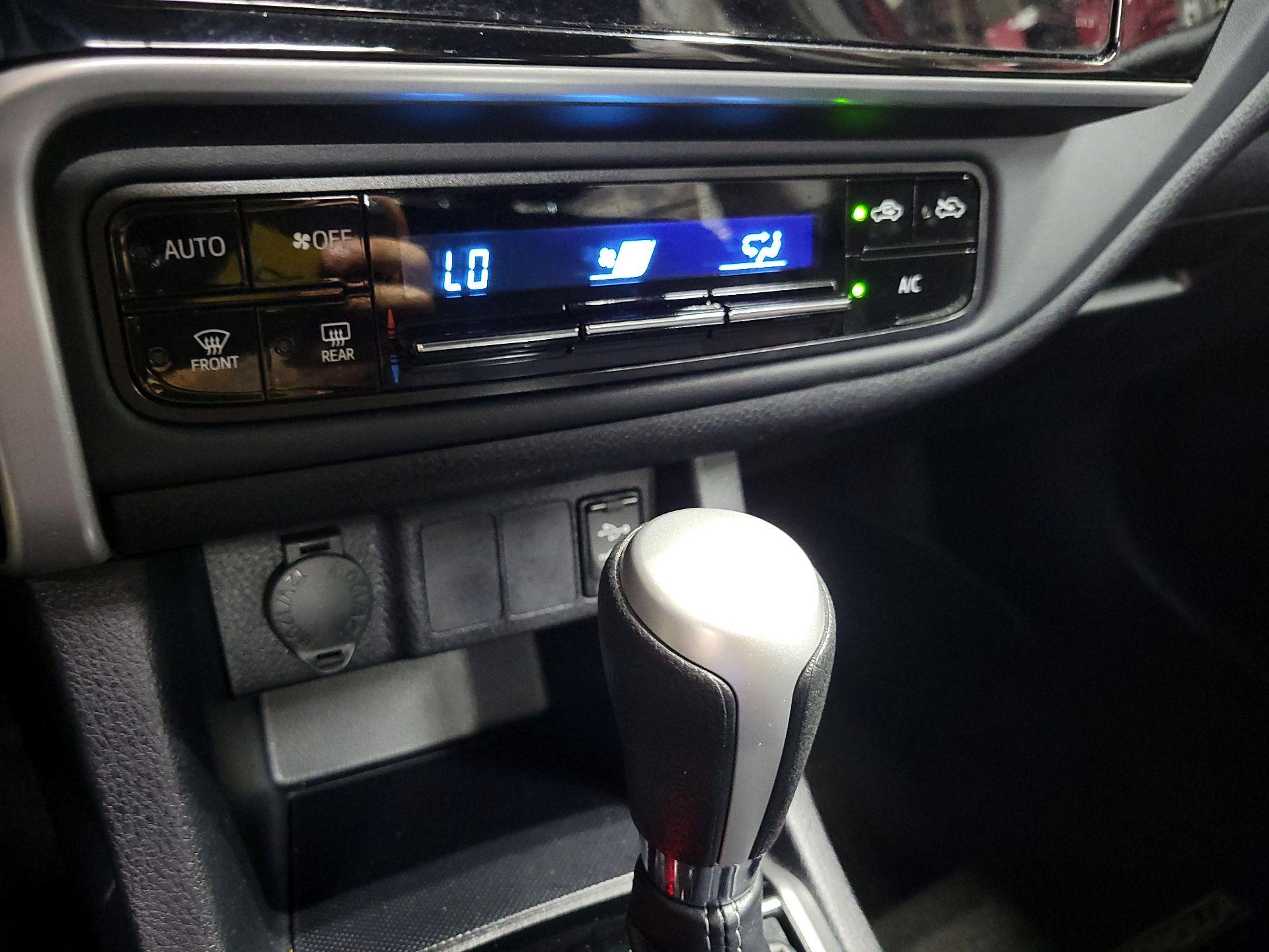 Thumbnail: 2018 Toyota Corolla - 16