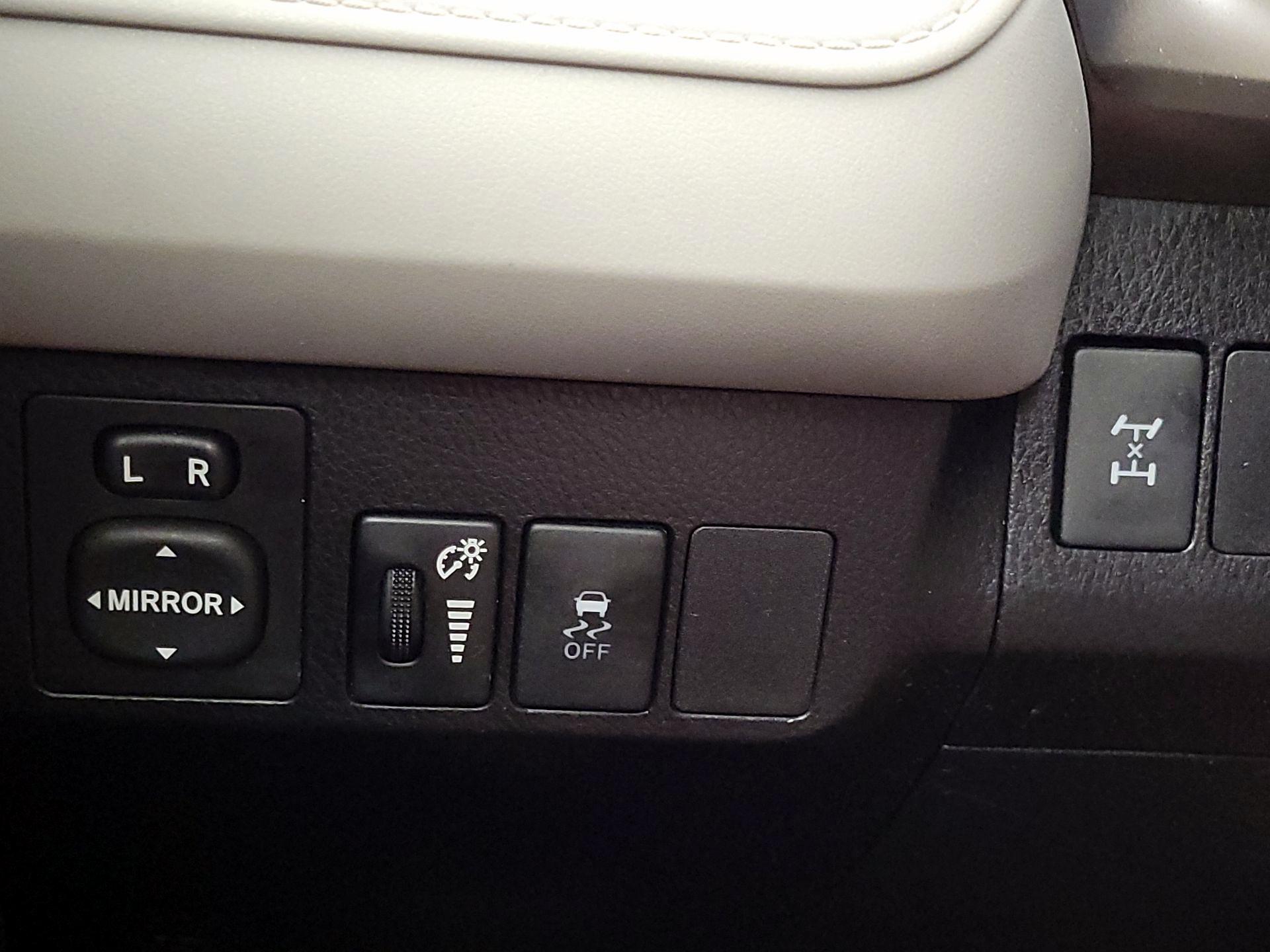 Thumbnail: 2014 Toyota RAV4 - 13