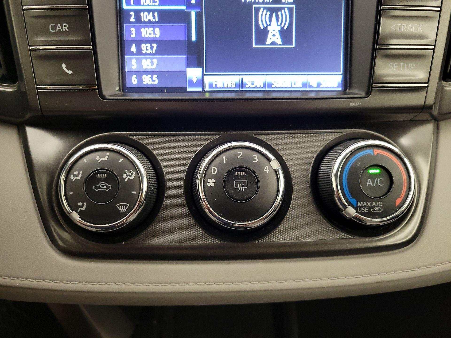 Thumbnail: 2014 Toyota RAV4 - 16