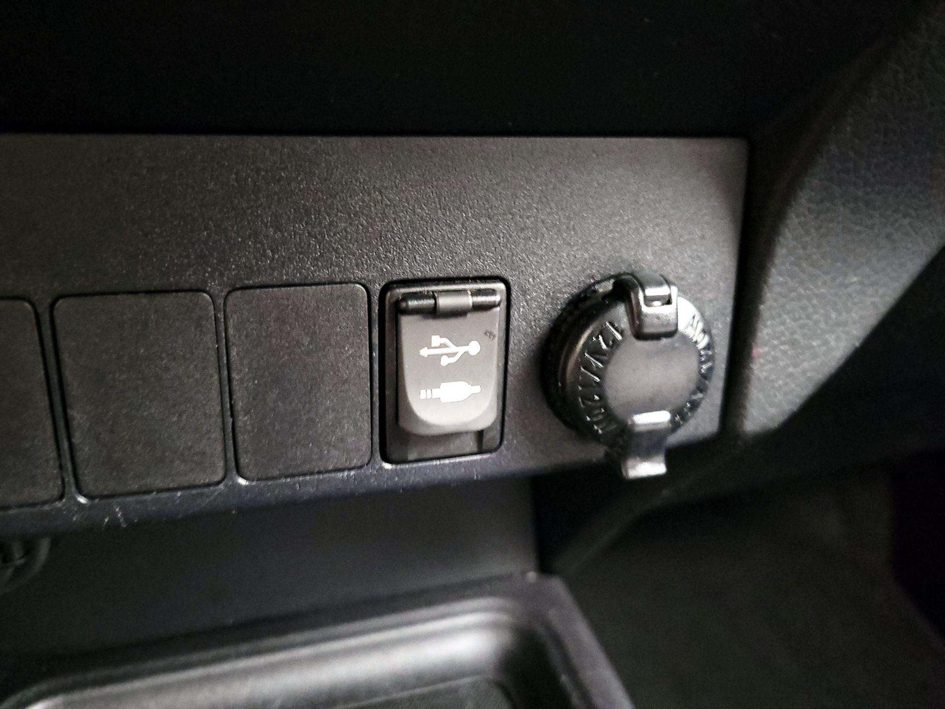 Thumbnail: 2014 Toyota RAV4 - 18