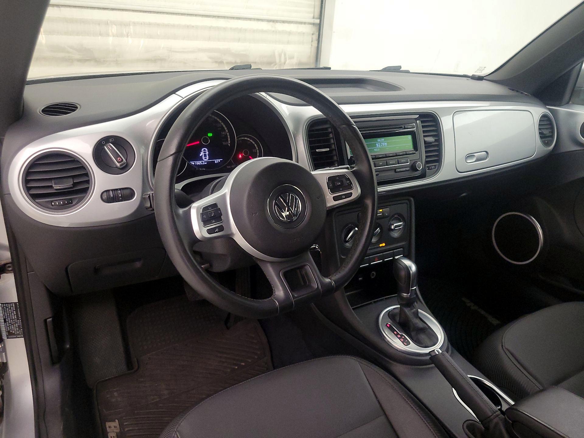 Thumbnail: 2015 Volkswagen Beetle - 9