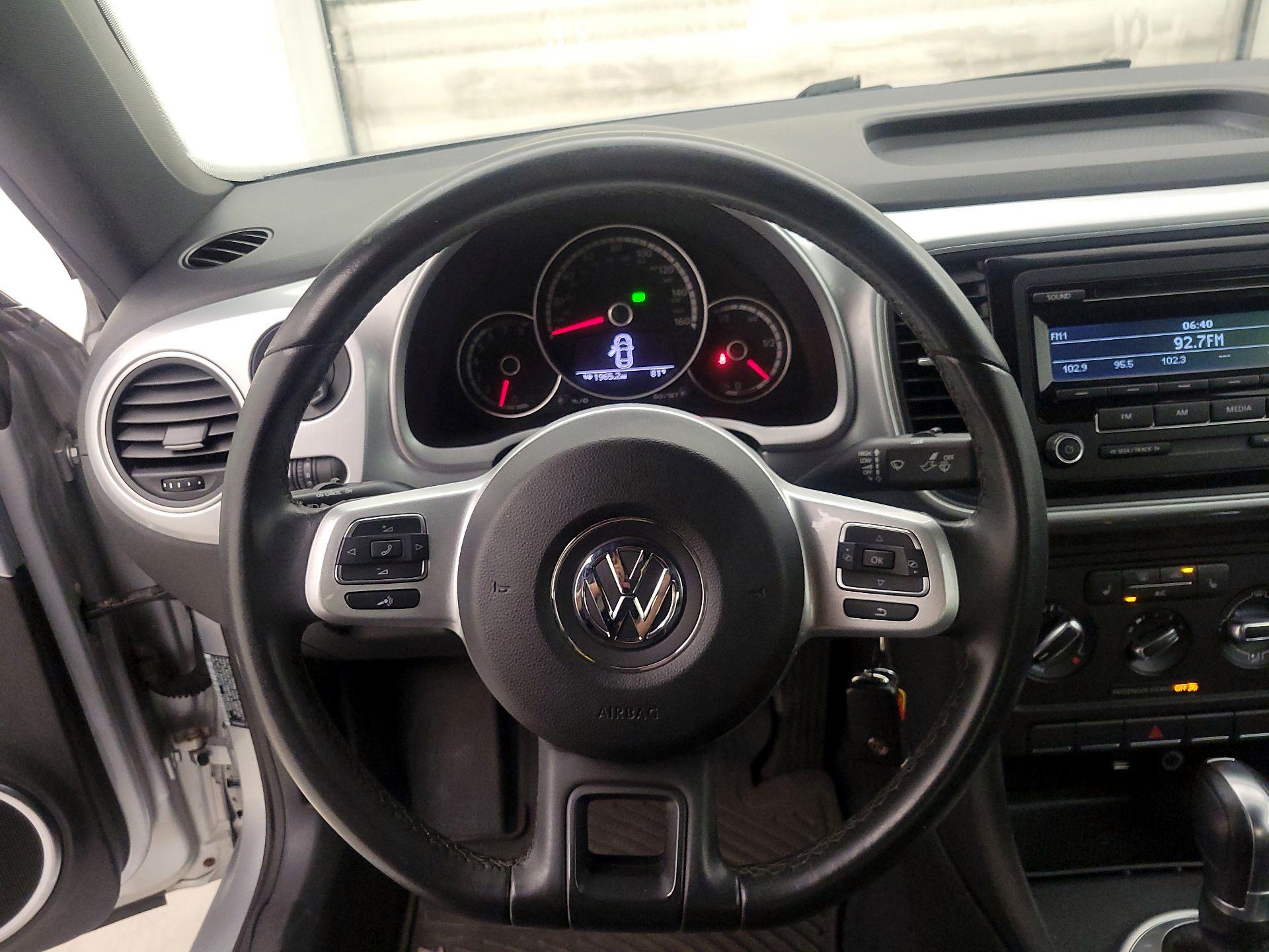 Thumbnail: 2015 Volkswagen Beetle - 10