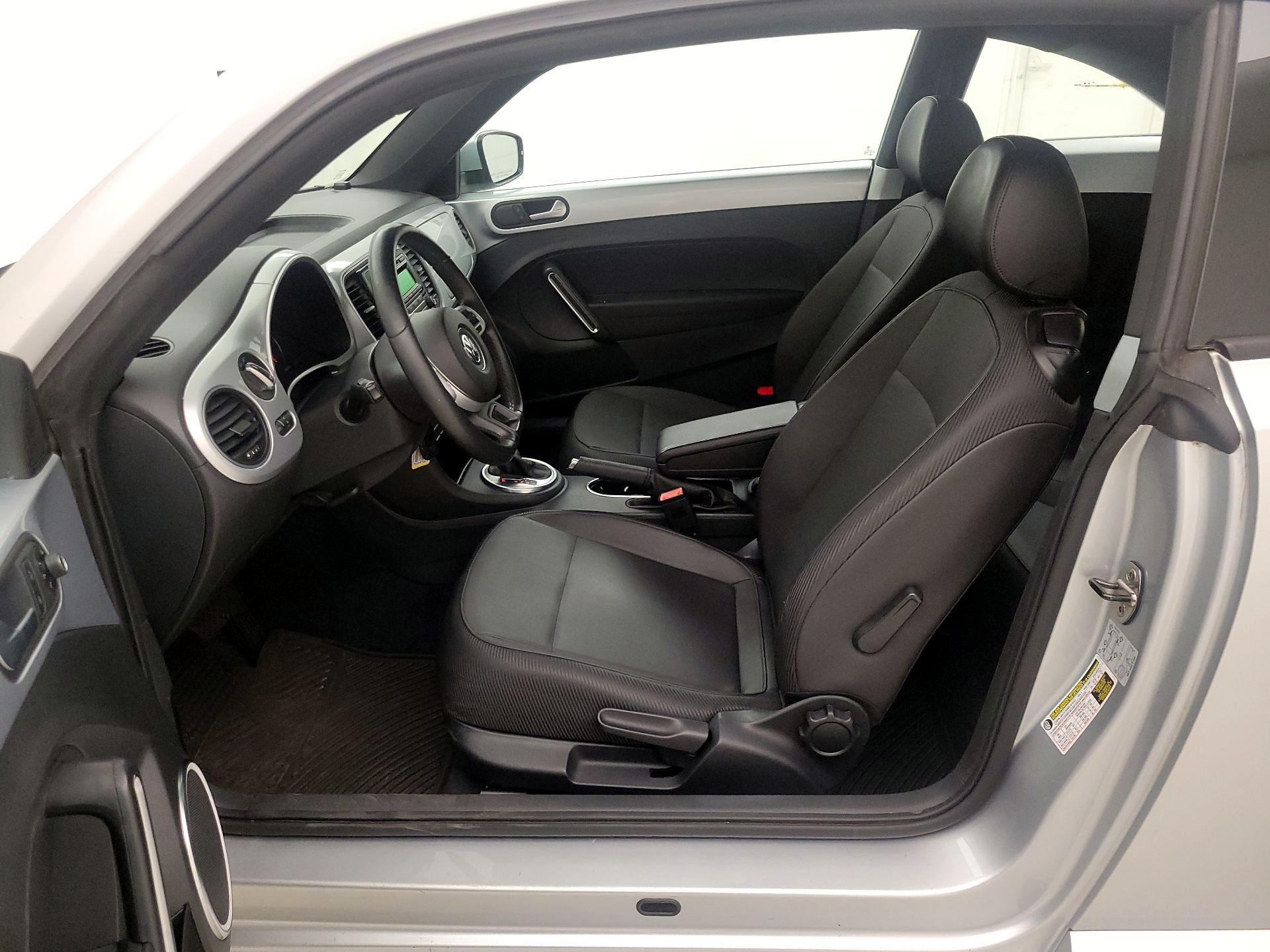 Thumbnail: 2015 Volkswagen Beetle - 11