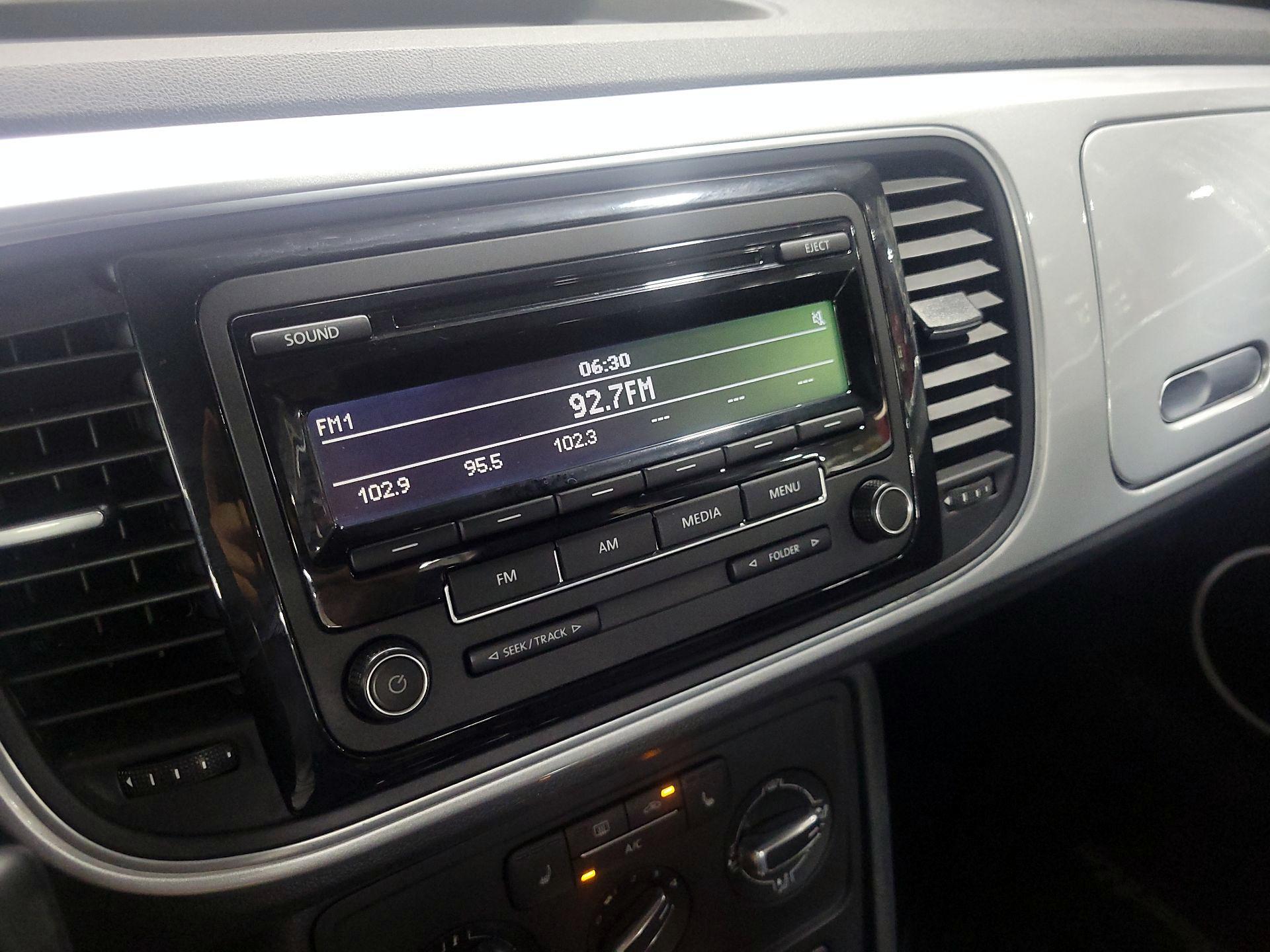 Thumbnail: 2015 Volkswagen Beetle - 13