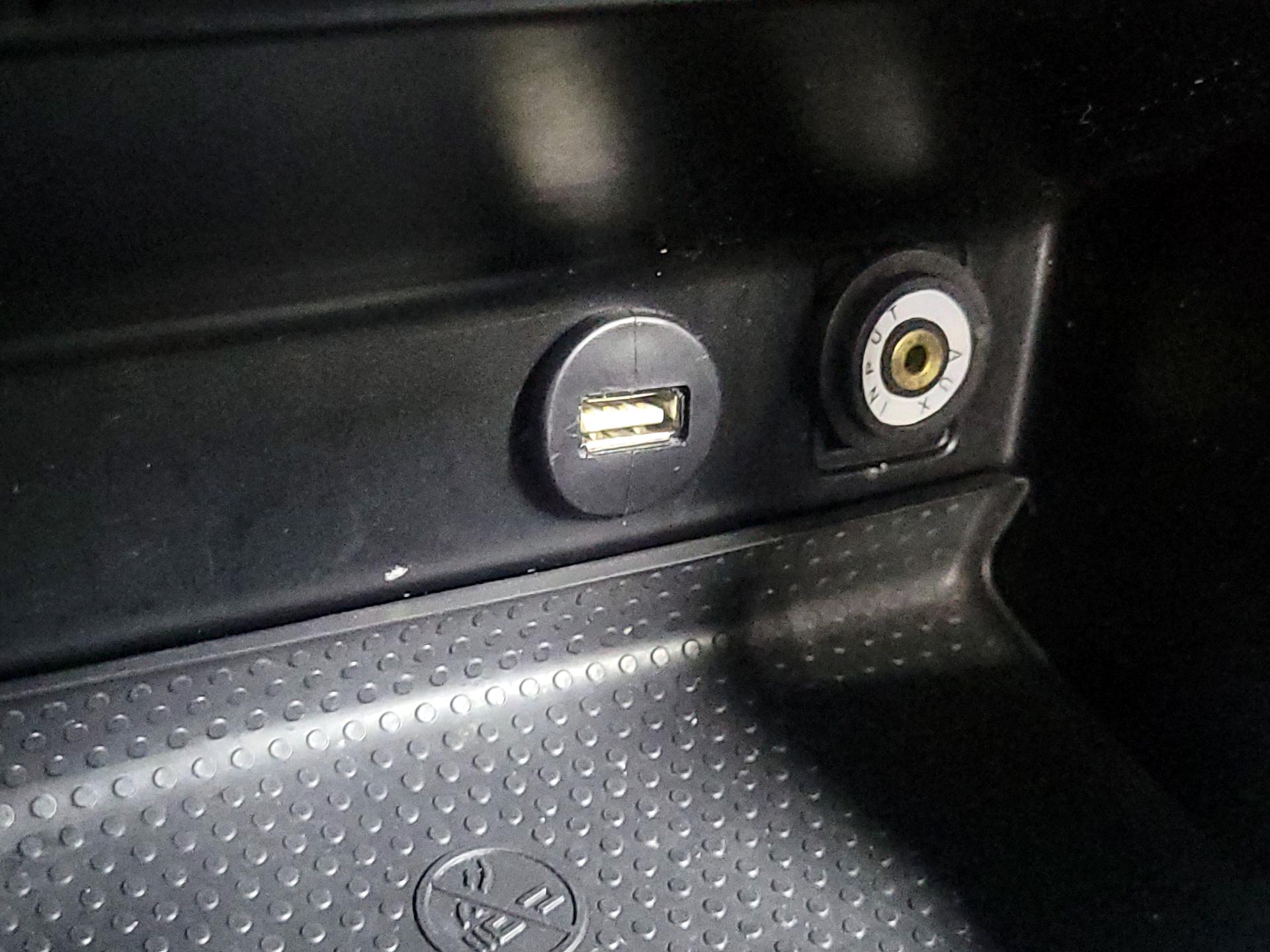 Thumbnail: 2015 Volkswagen Beetle - 16