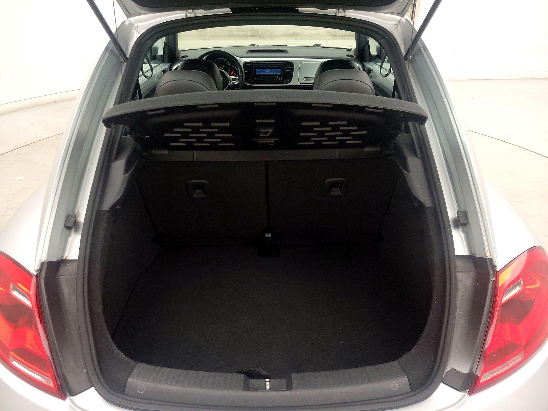 Thumbnail: 2015 Volkswagen Beetle - 17