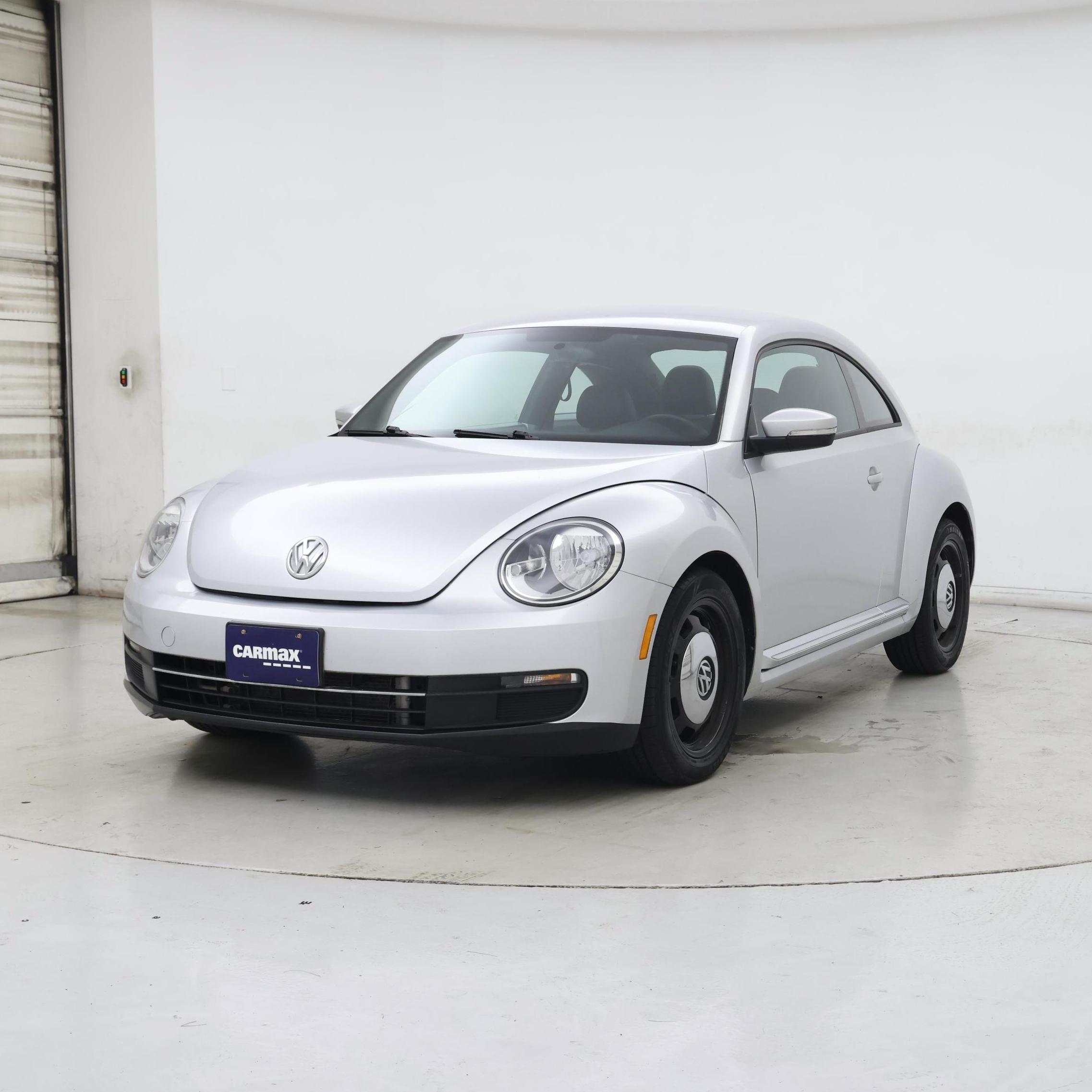 Thumbnail: 2015 Volkswagen Beetle - 4