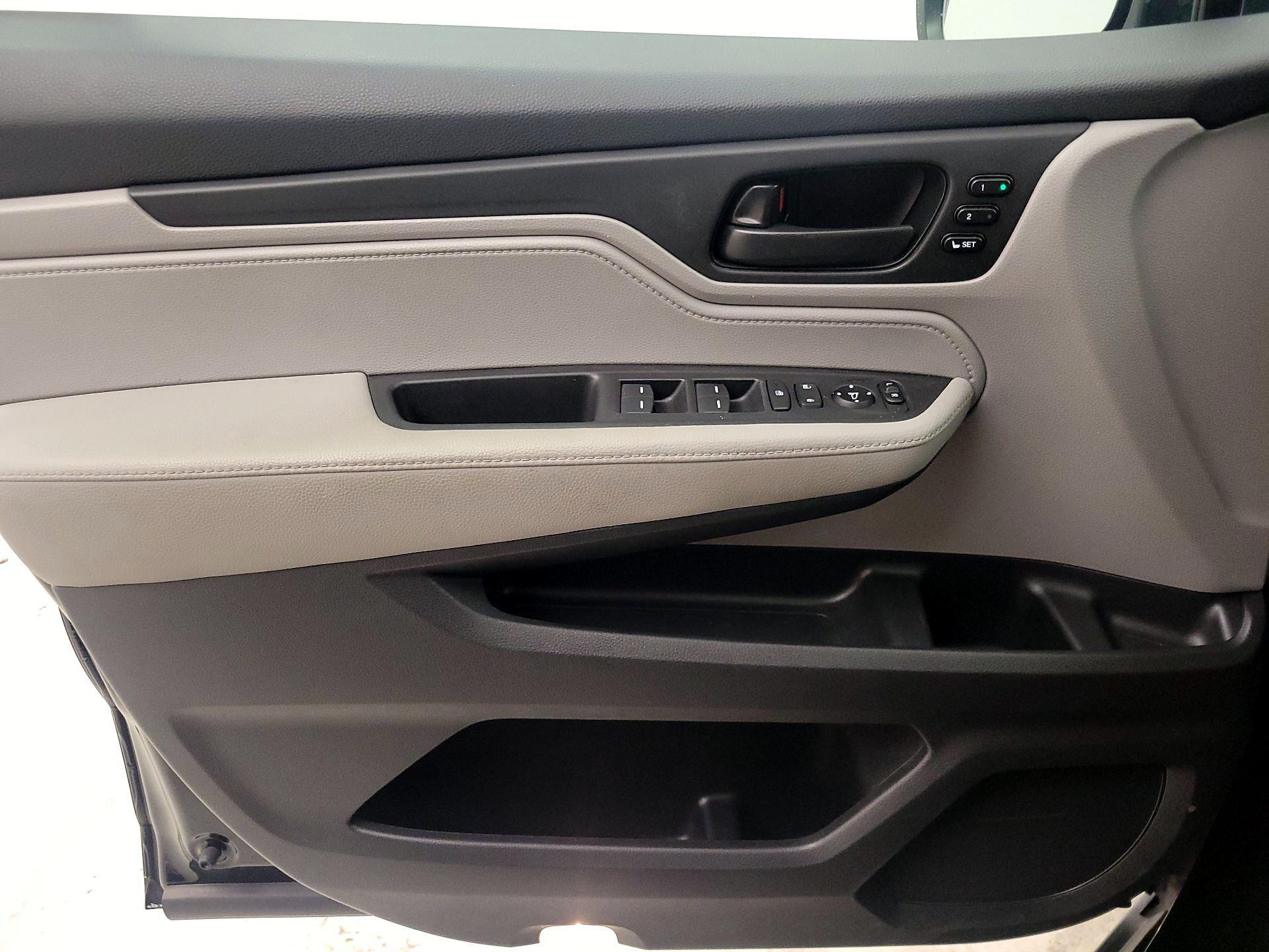 Thumbnail: 2018 Honda Odyssey - 12