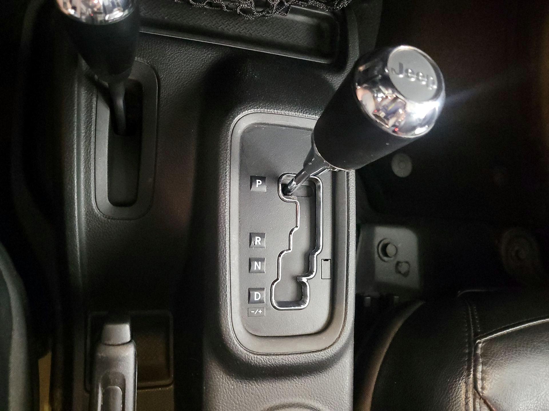 Thumbnail: 2017 Jeep Wrangler - 15