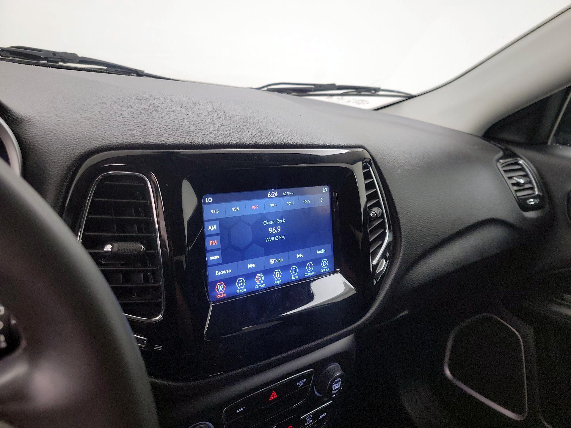 Thumbnail: 2021 Jeep Compass - 16