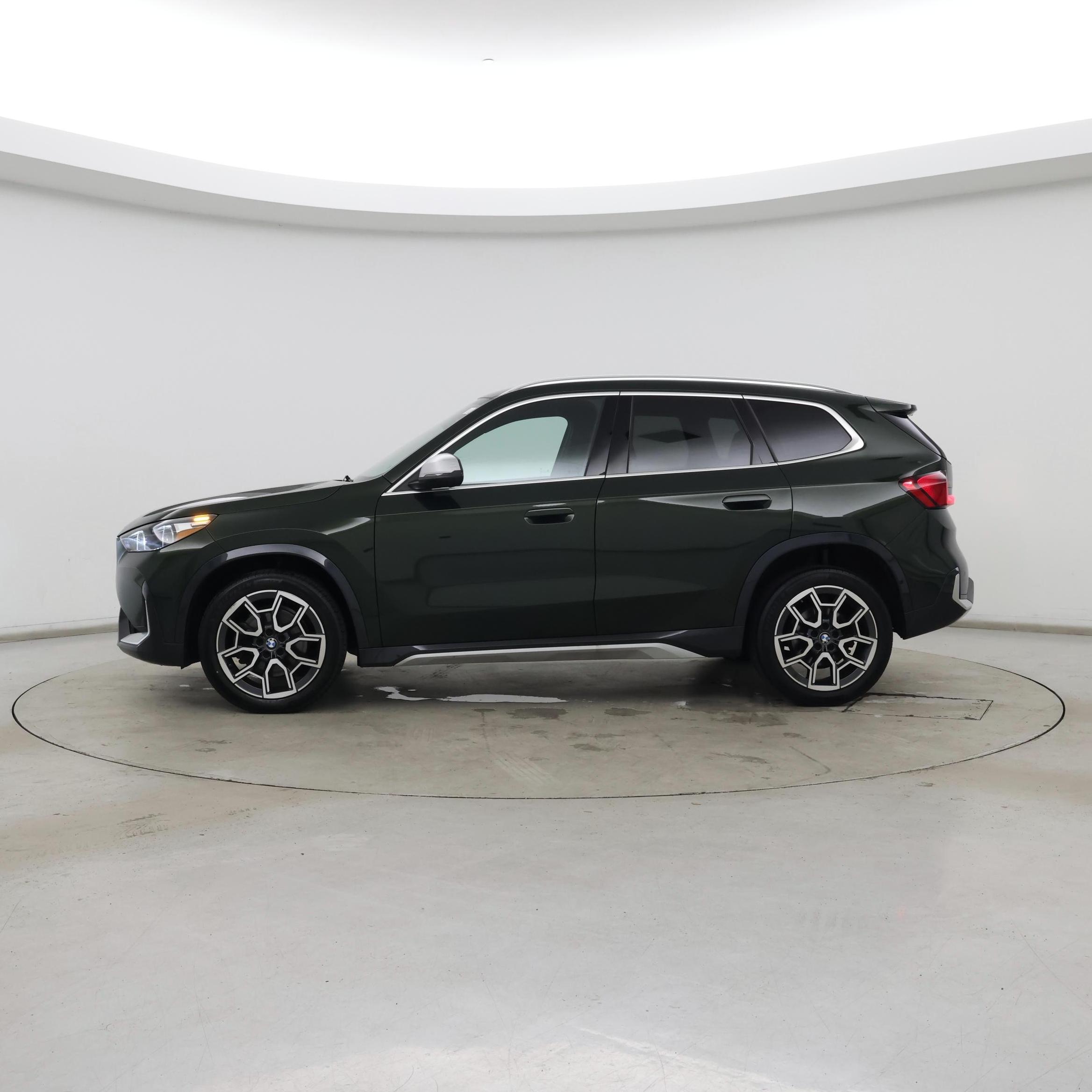 Thumbnail: 2023 BMW X1 - 3