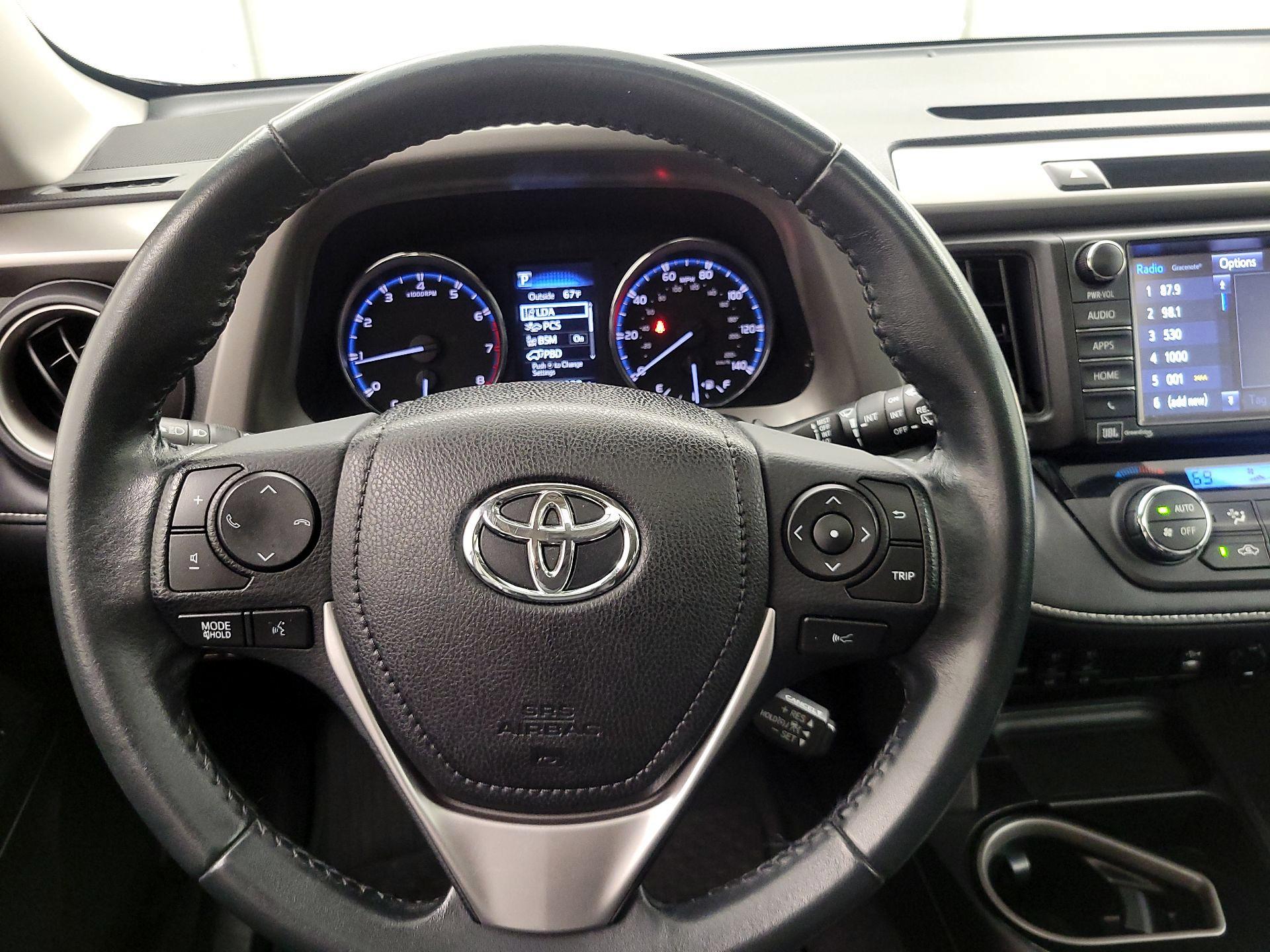 Thumbnail: 2018 Toyota RAV4 - 10