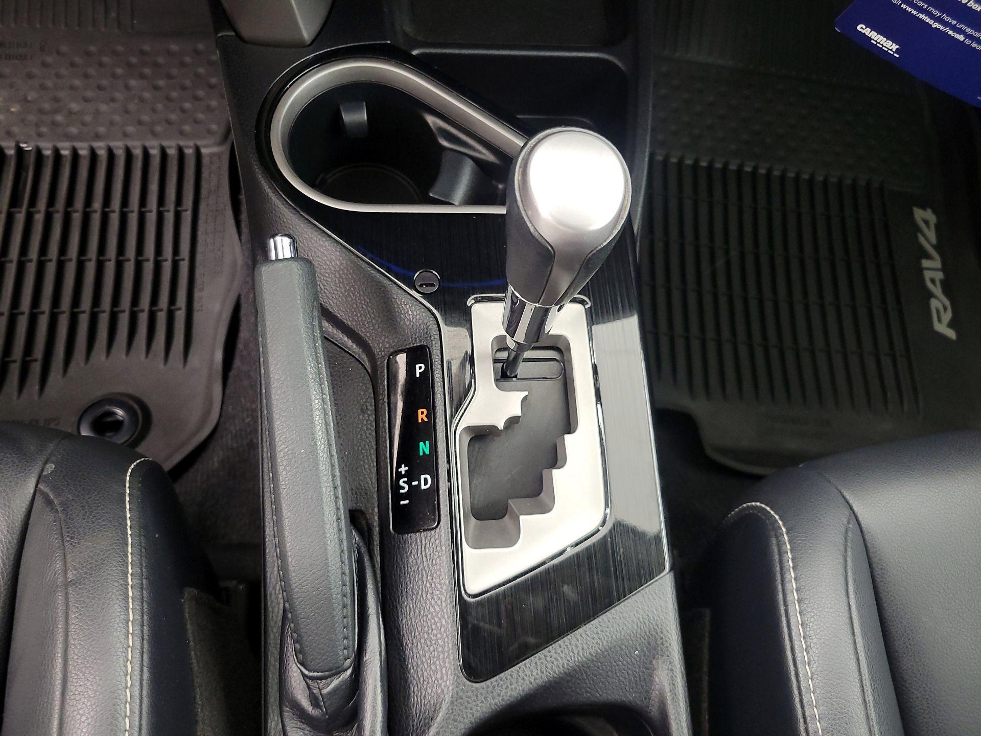 Thumbnail: 2018 Toyota RAV4 - 17