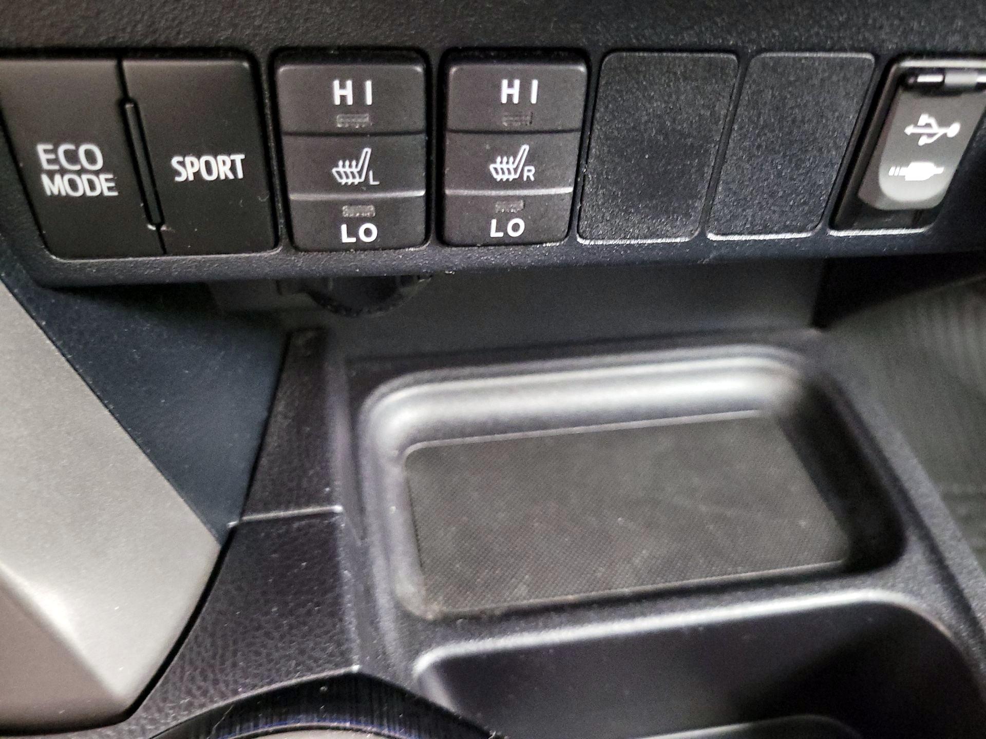Thumbnail: 2018 Toyota RAV4 - 18