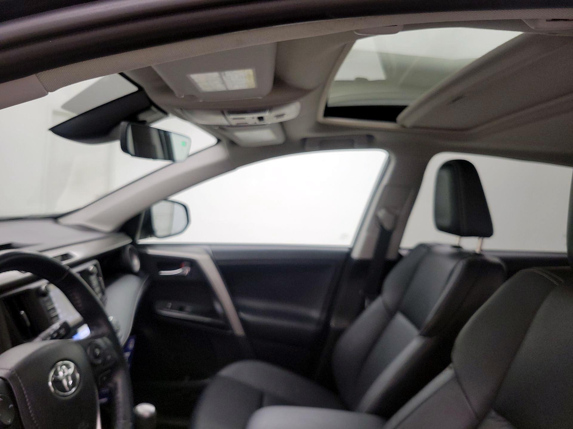 Thumbnail: 2018 Toyota RAV4 - 19