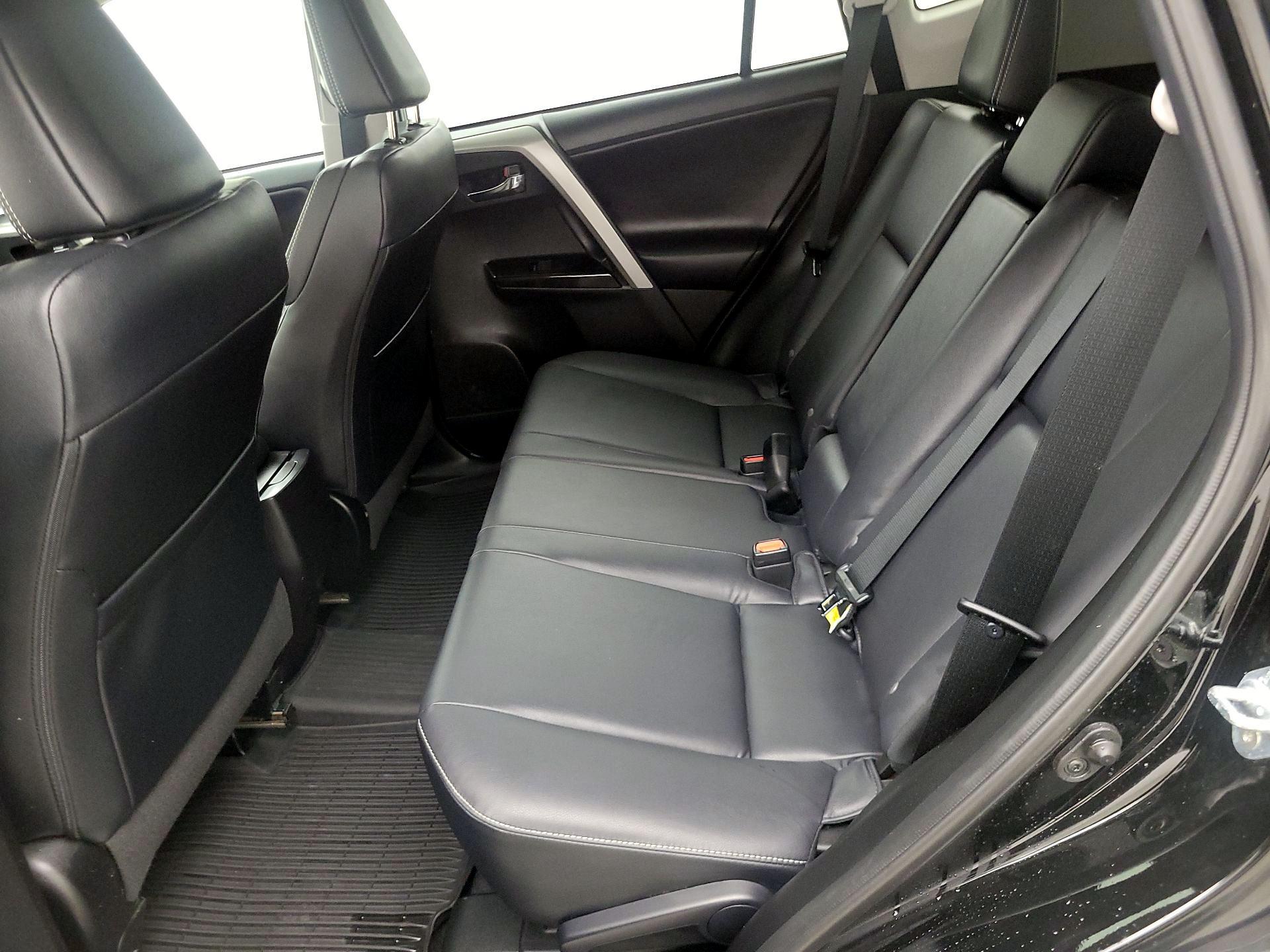 Thumbnail: 2018 Toyota RAV4 - 20