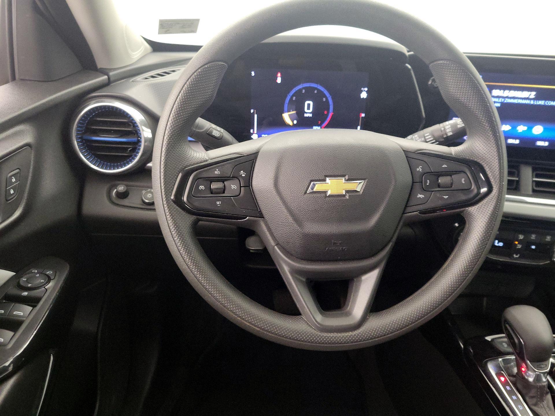 Thumbnail: 2025 Chevrolet Trax - 10