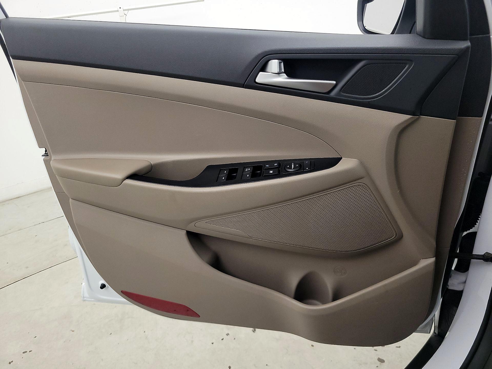 Thumbnail: 2019 Hyundai Tucson - 12