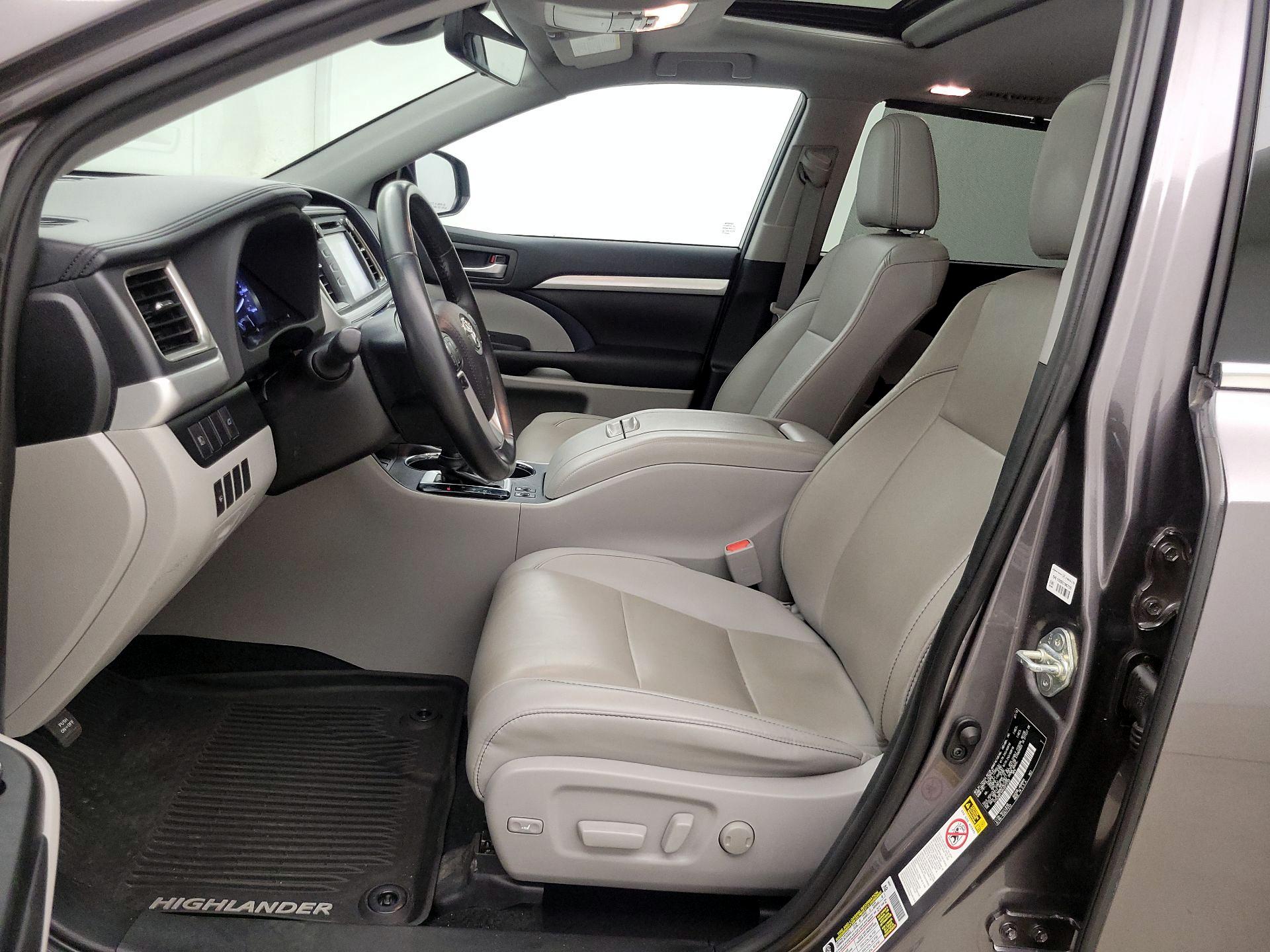 Thumbnail: 2019 Toyota Highlander - 11