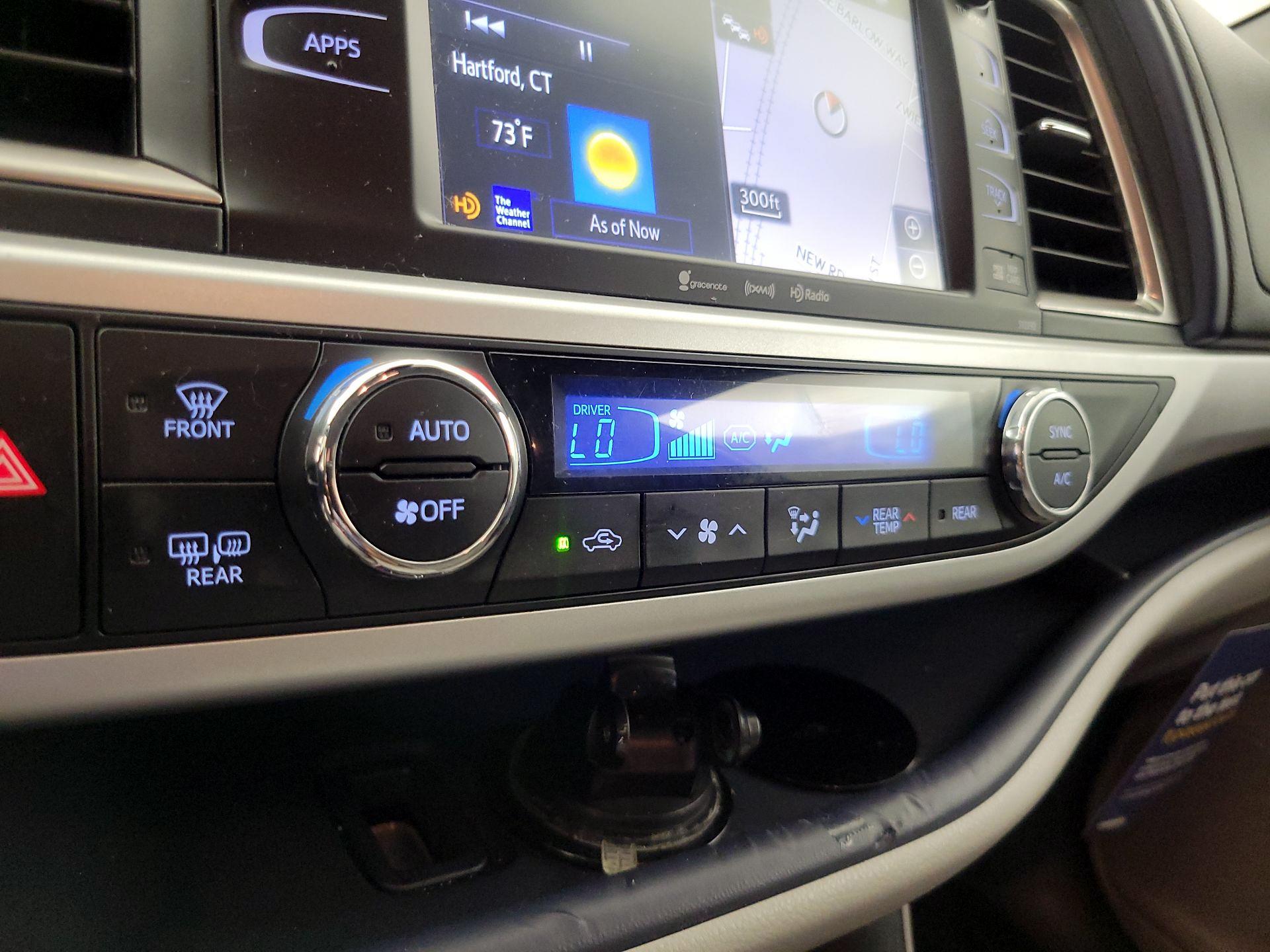 Thumbnail: 2019 Toyota Highlander - 17