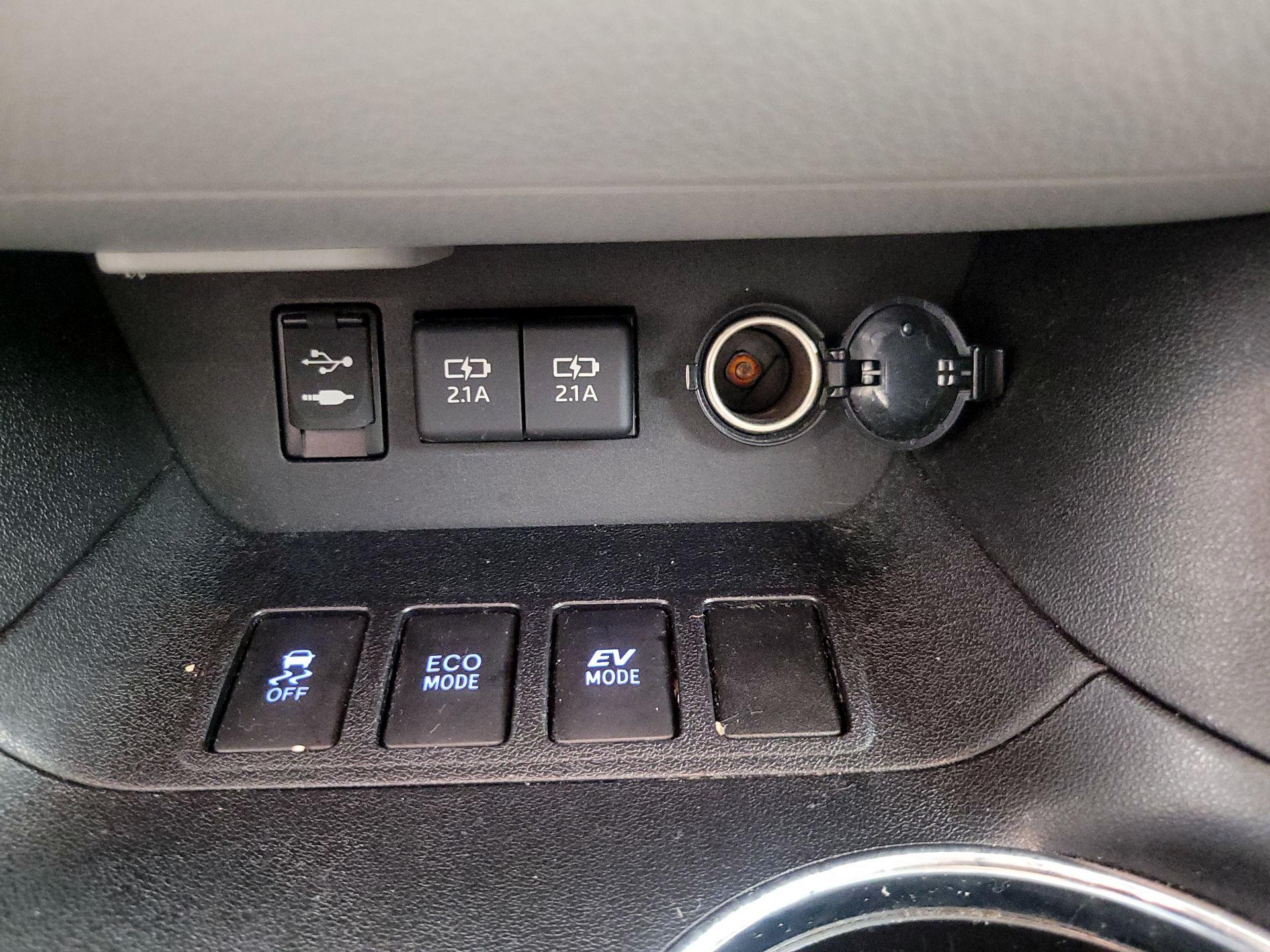 Thumbnail: 2019 Toyota Highlander - 19