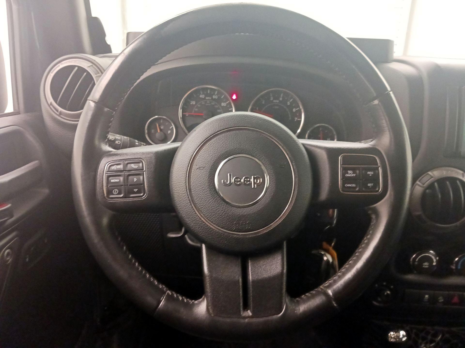 Thumbnail: 2016 Jeep Wrangler - 10
