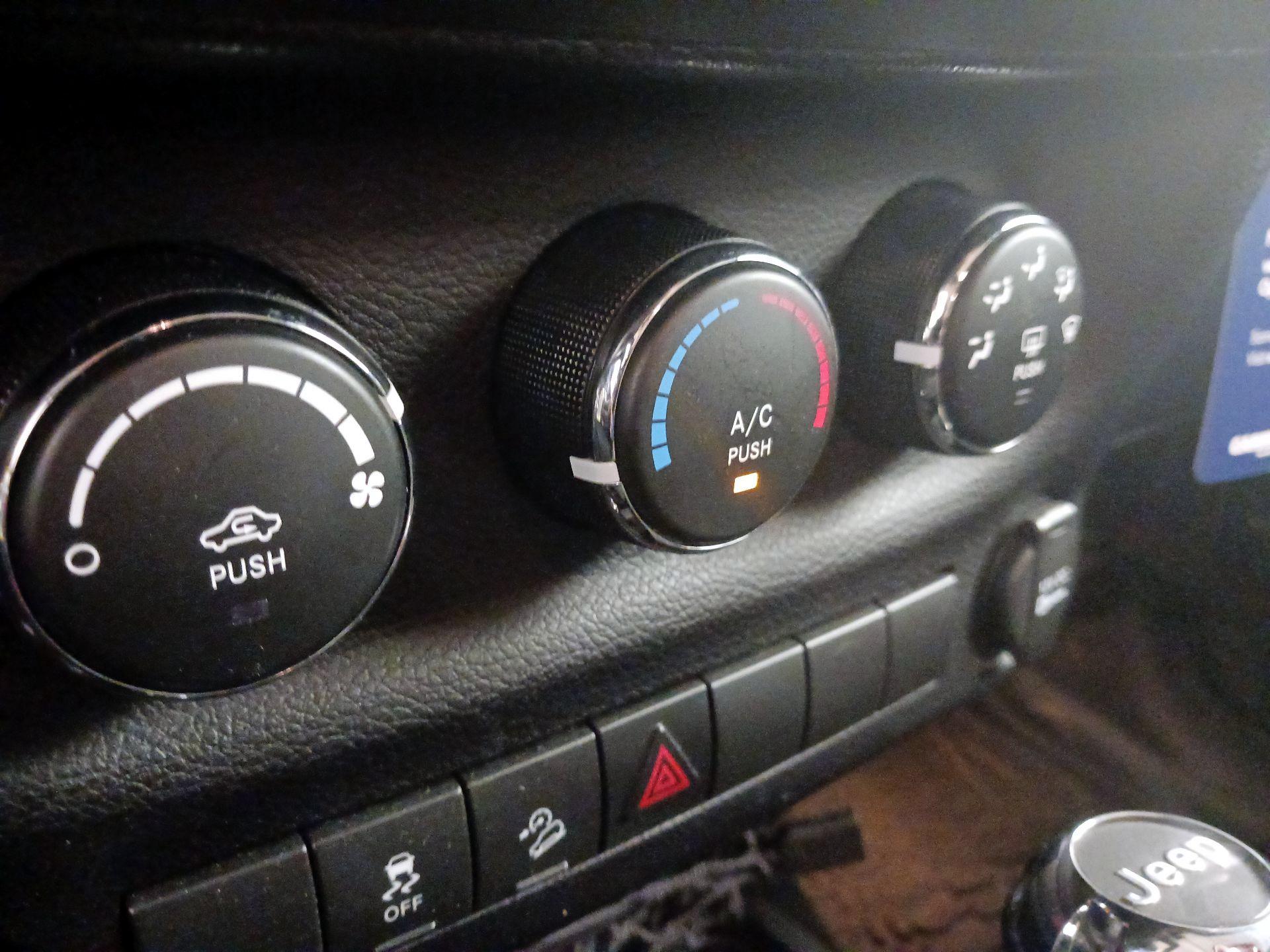 Thumbnail: 2016 Jeep Wrangler - 15
